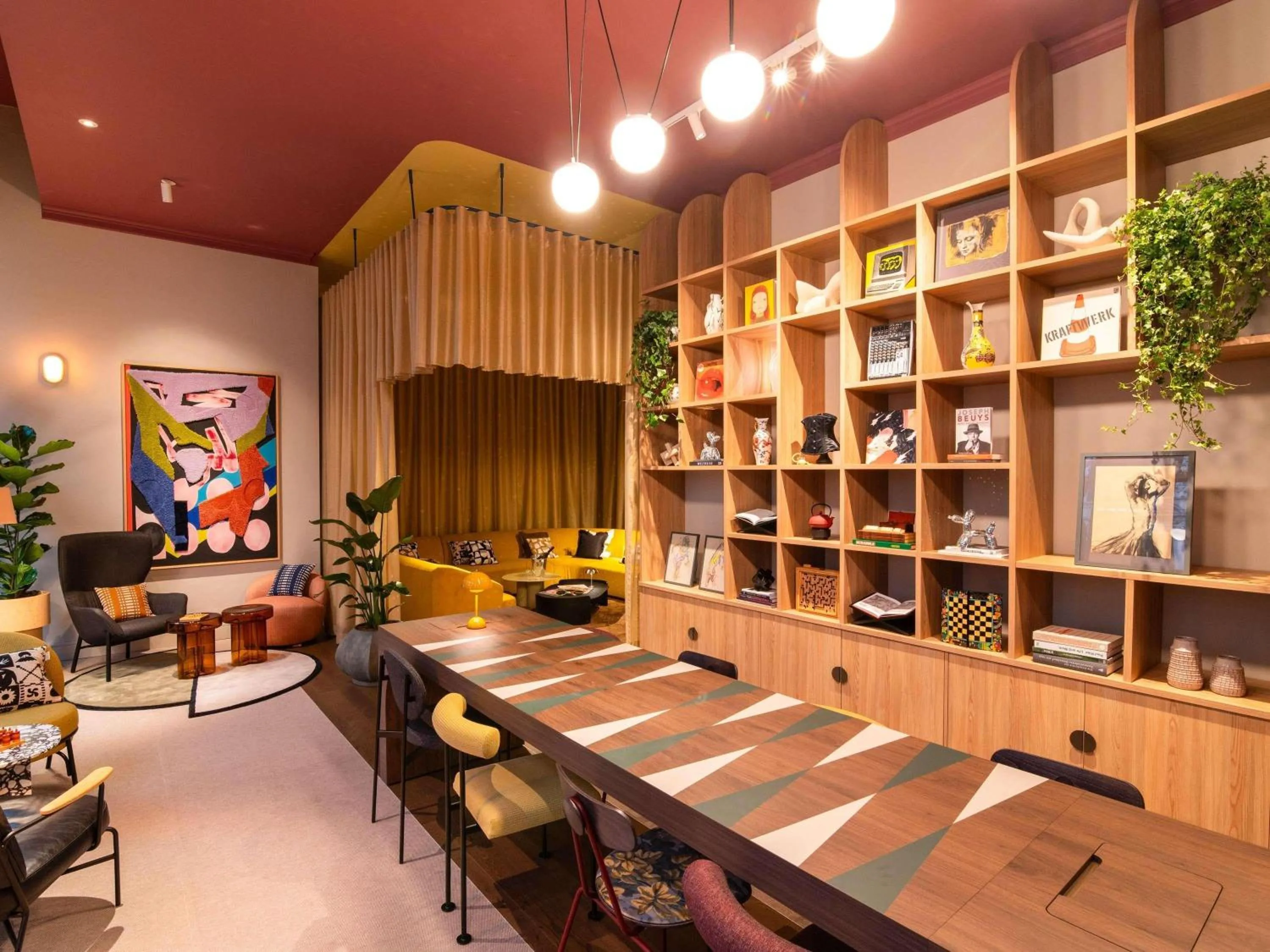 Restaurant/places to eat in TRIBE Düsseldorf