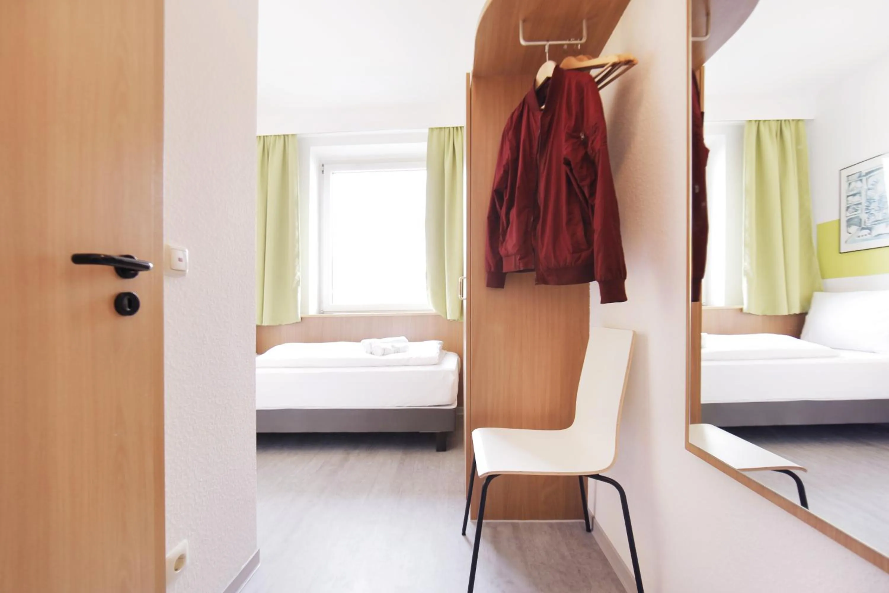 Photo of the whole room, Bed in bp24 Hotel Aachen