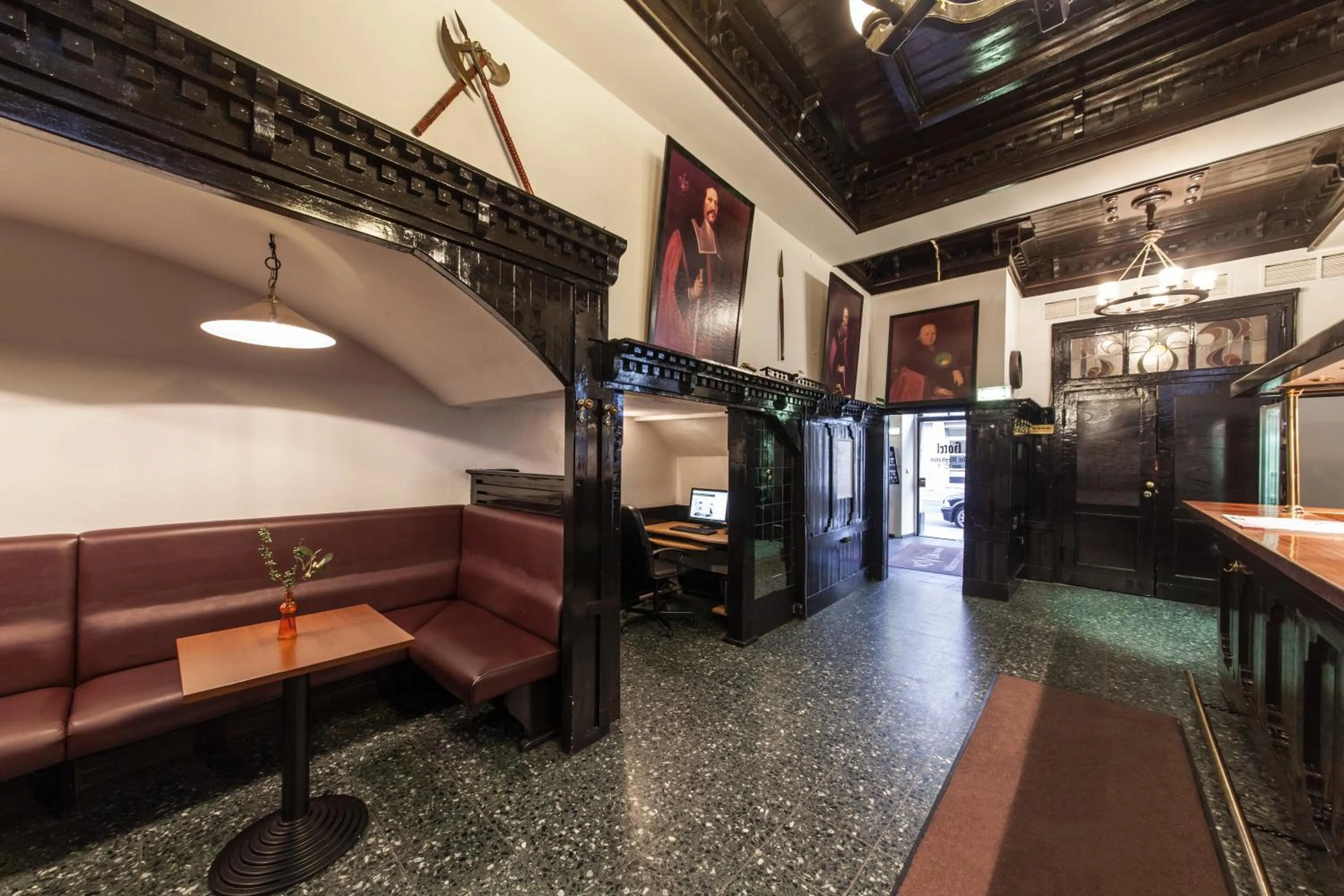 Restaurant/places to eat in Hotel Ahl Meerkatzen