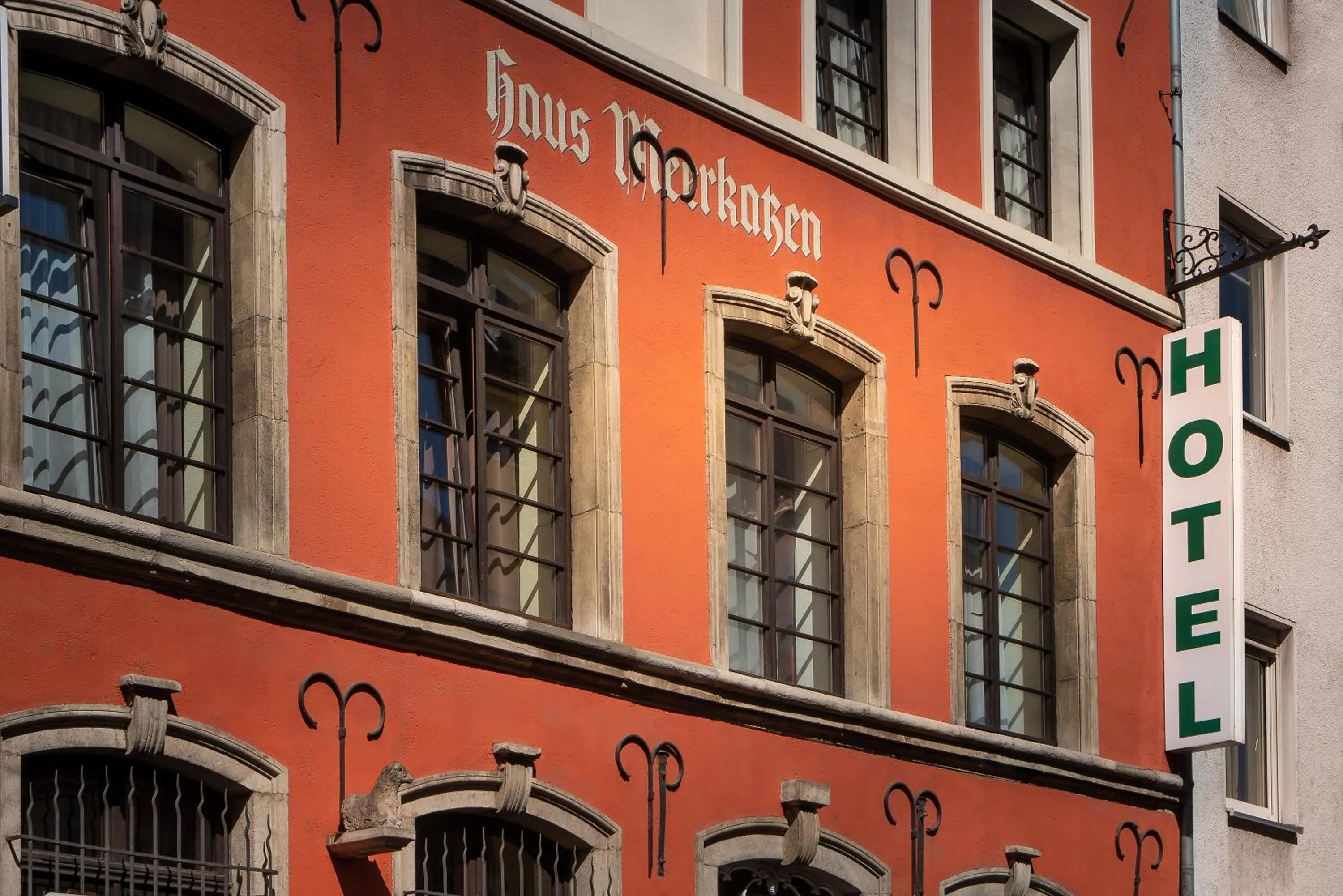 Facade/entrance in Hotel Ahl Meerkatzen