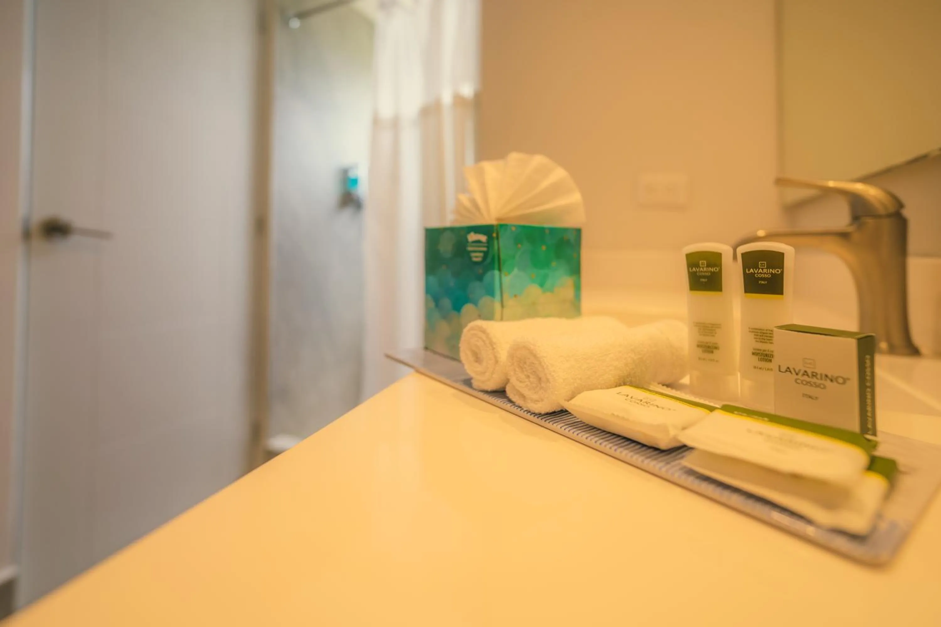 Bathroom, Bed in Oceana Resort & Conventions