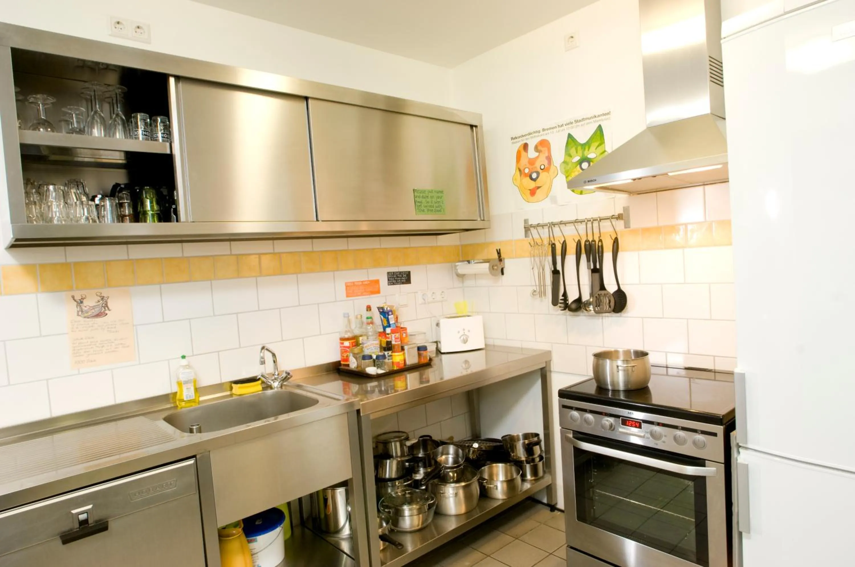 Kitchen or kitchenette in Townside Hostel Bremen