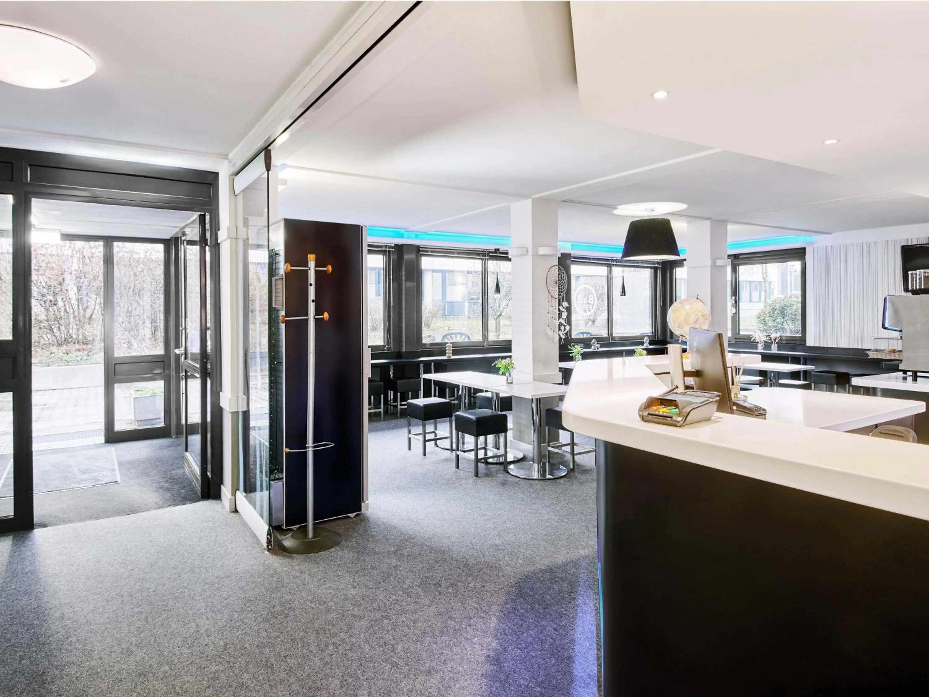 Lobby or reception in B&B HOTEL Bremen-Süd