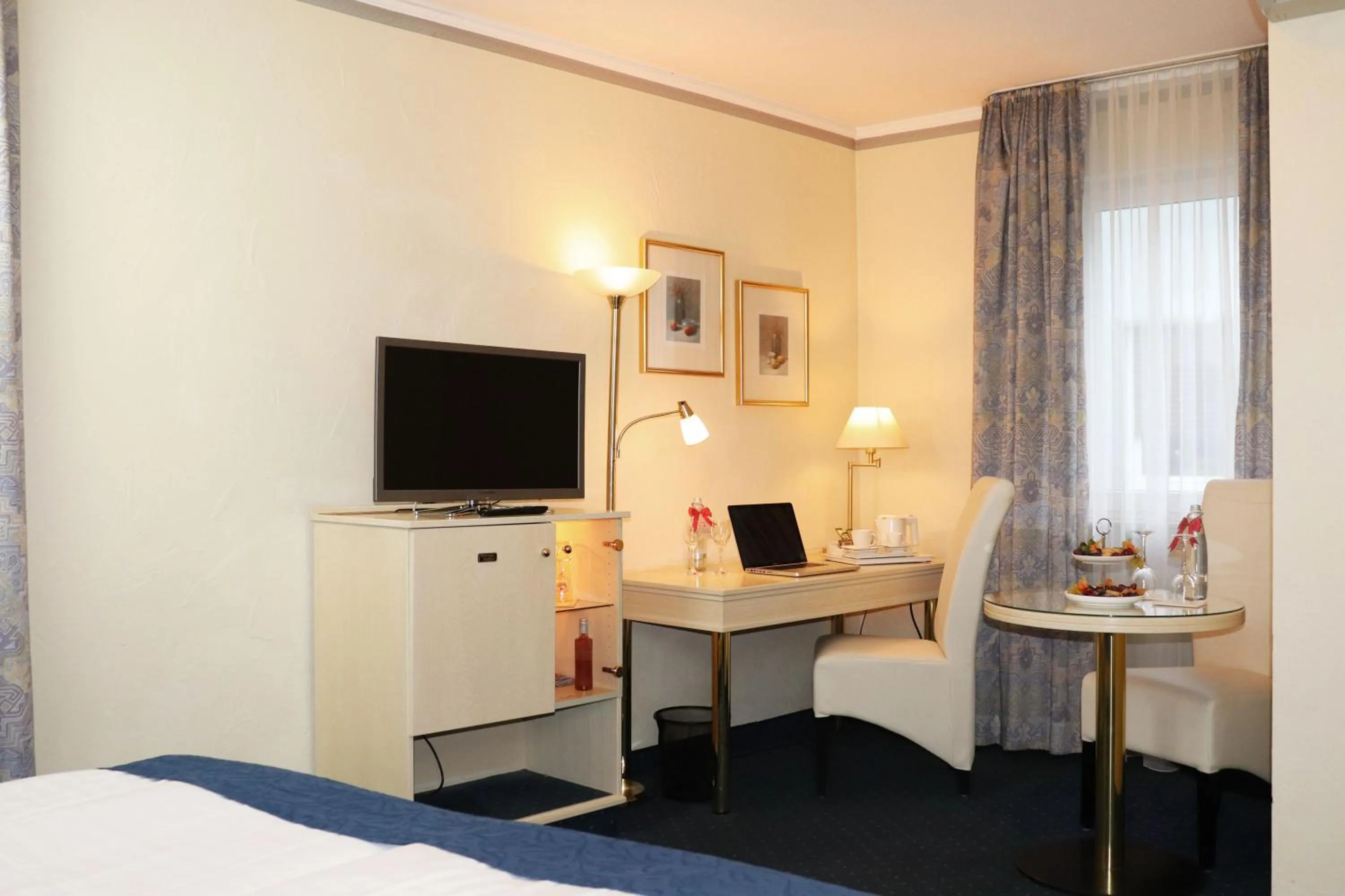 Seating area, Bed in Hotel Dalberg