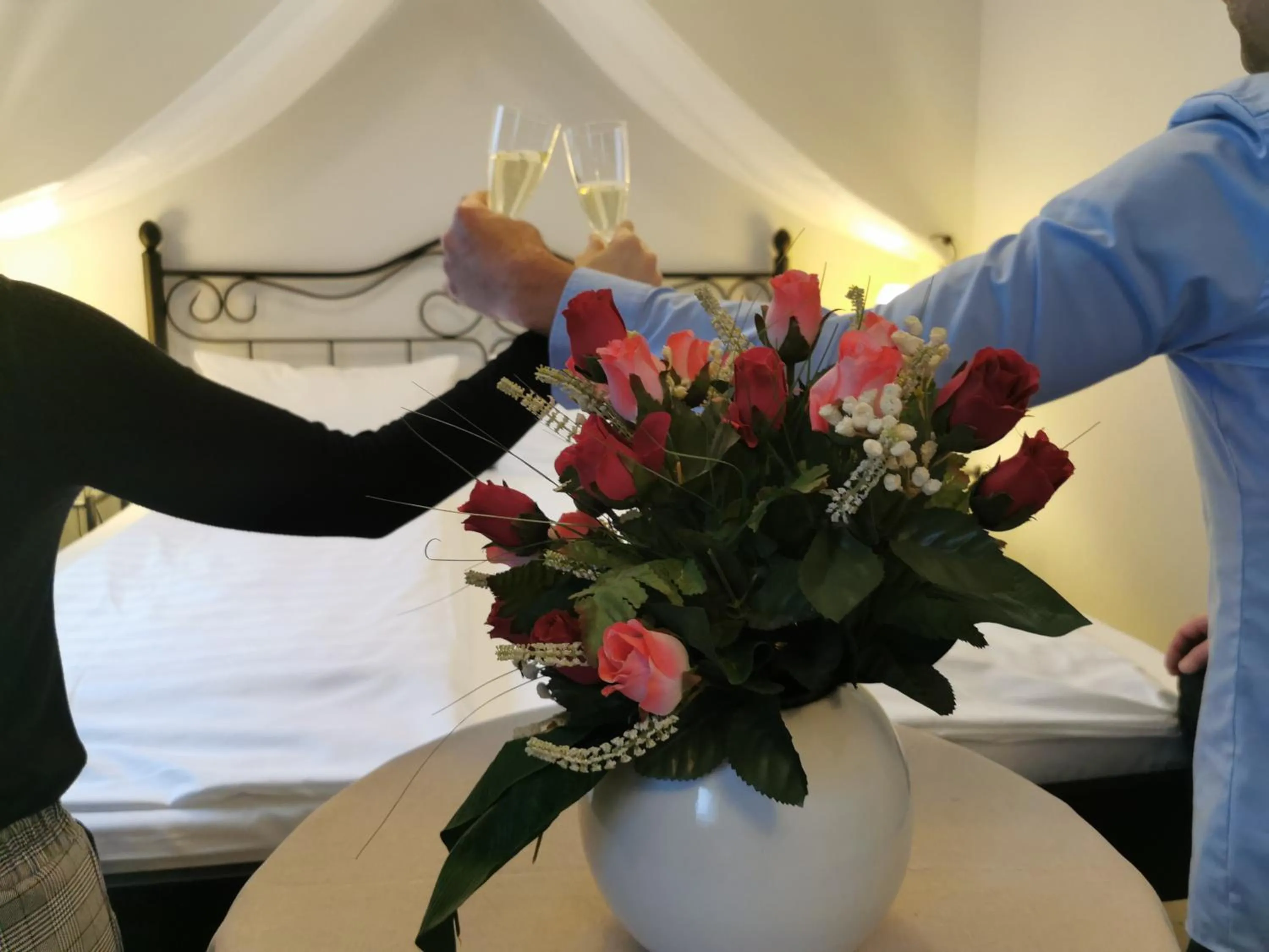 room service, Bed in Hotel Cristal