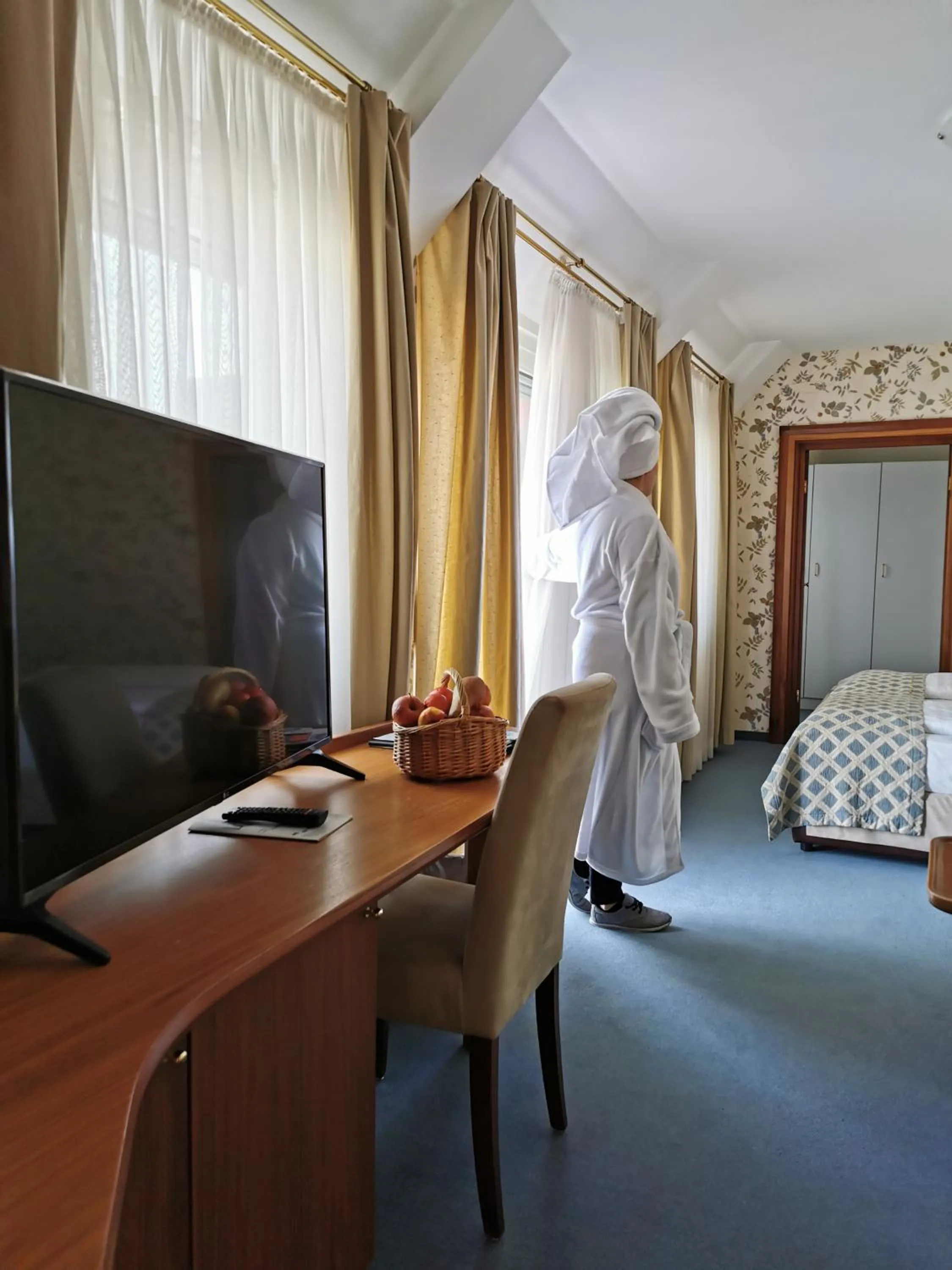 TV and multimedia, Bed in Hotel Cristal