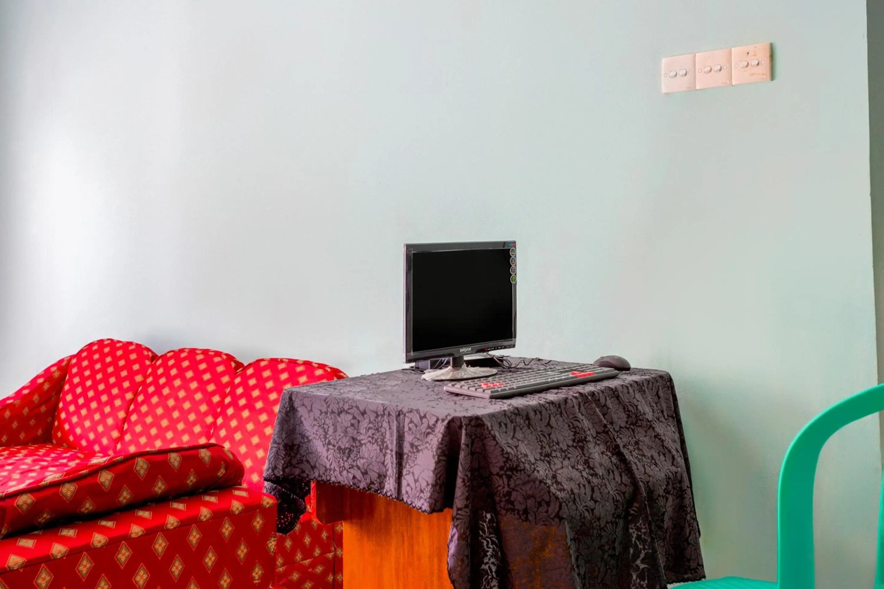 Lobby or reception in OYO 2903 Putri Residence Syariah