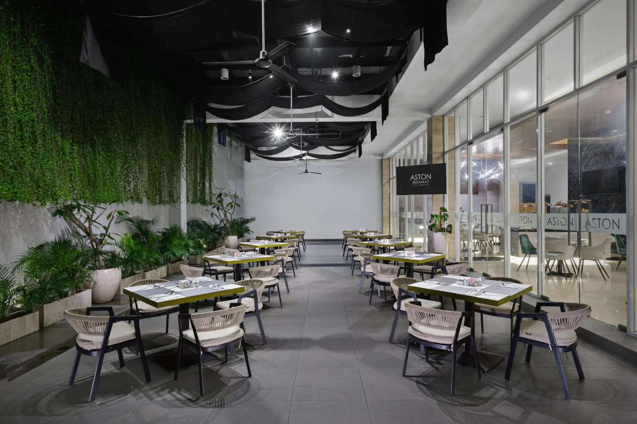 Restaurant/places to eat in Aston Sidoarjo City Hotel & Conference Center