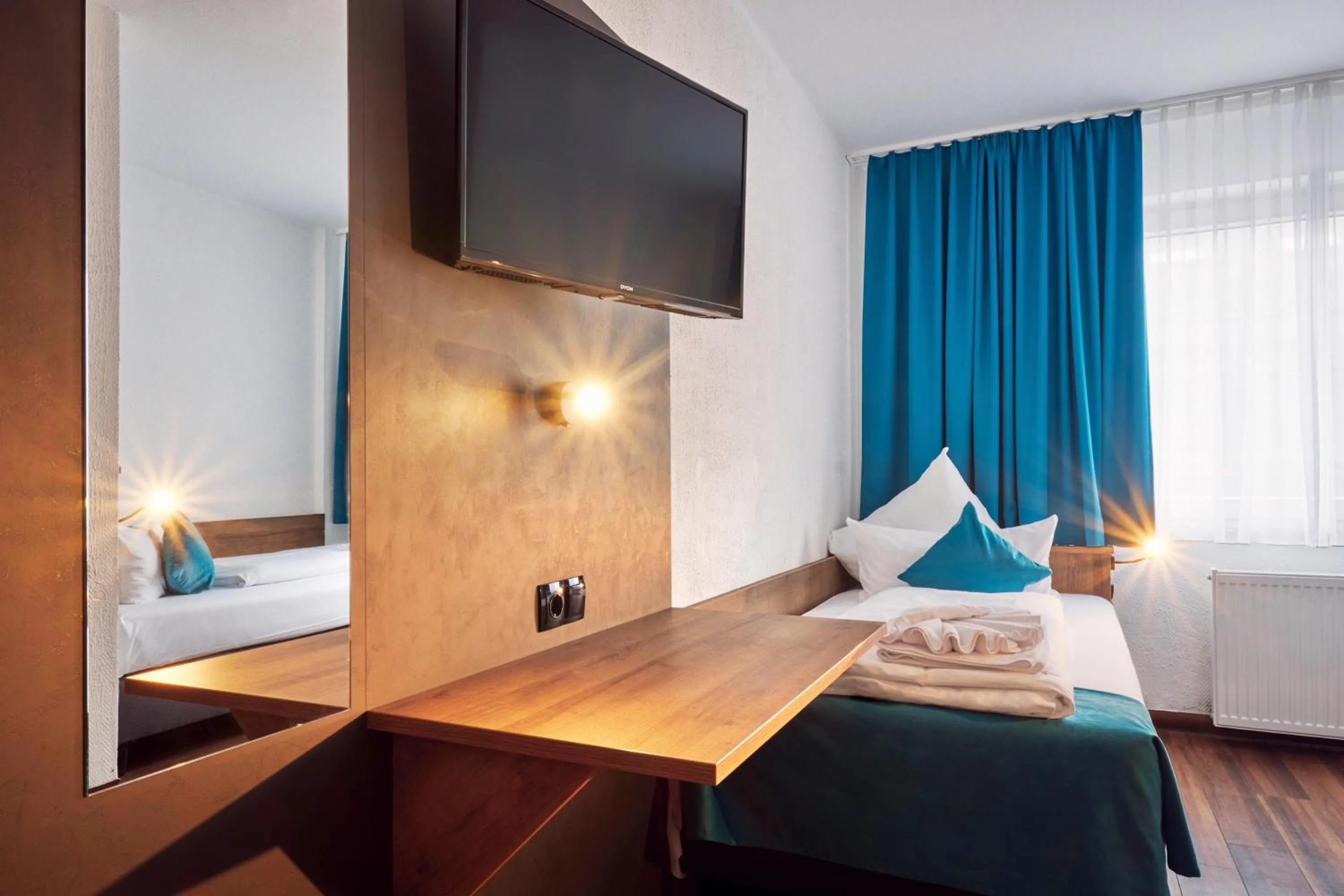 Photo of the whole room, Bed in Hotel Hansa Stuttgart City