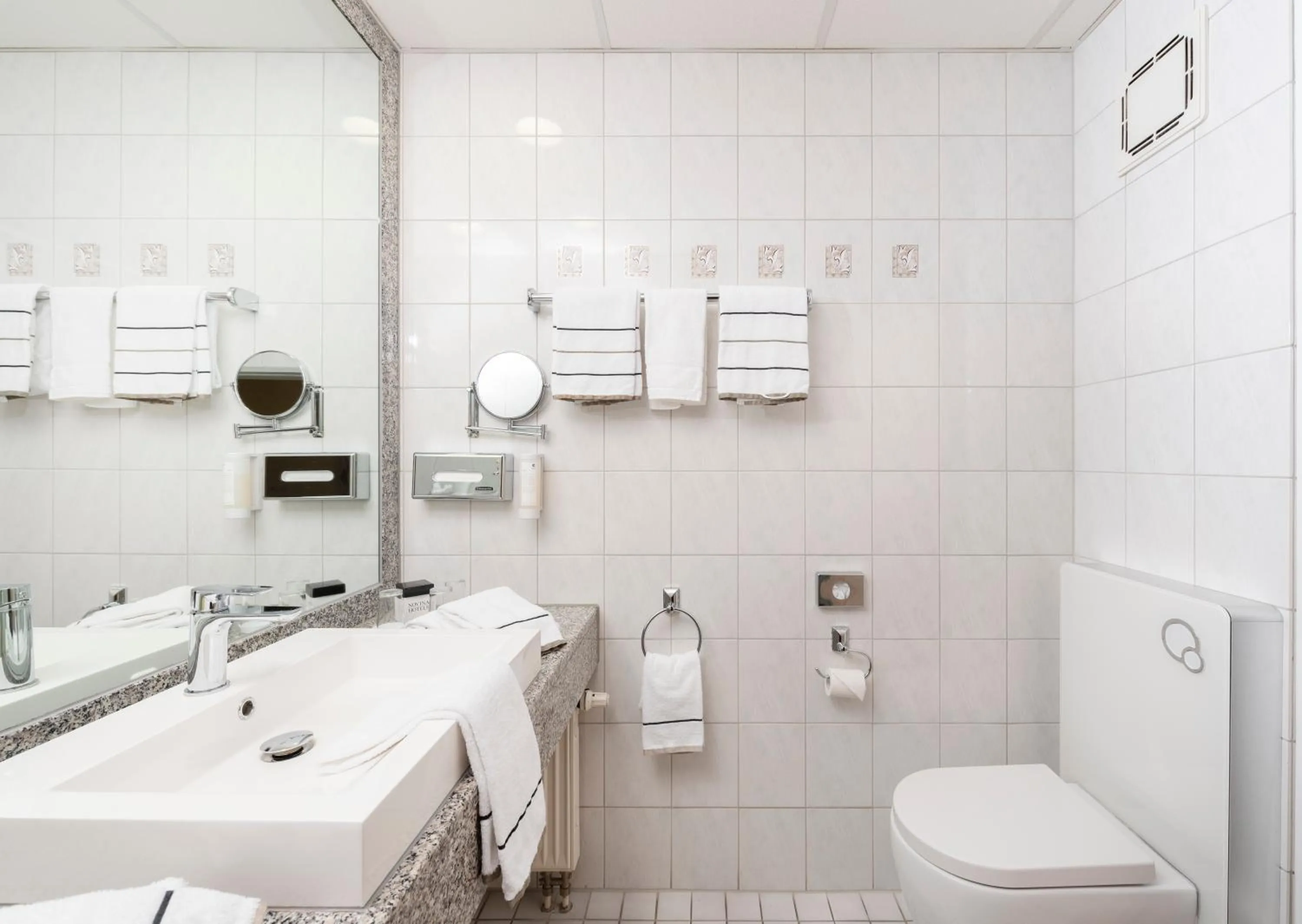 Toilet in NOVINA HOTEL Südwestpark