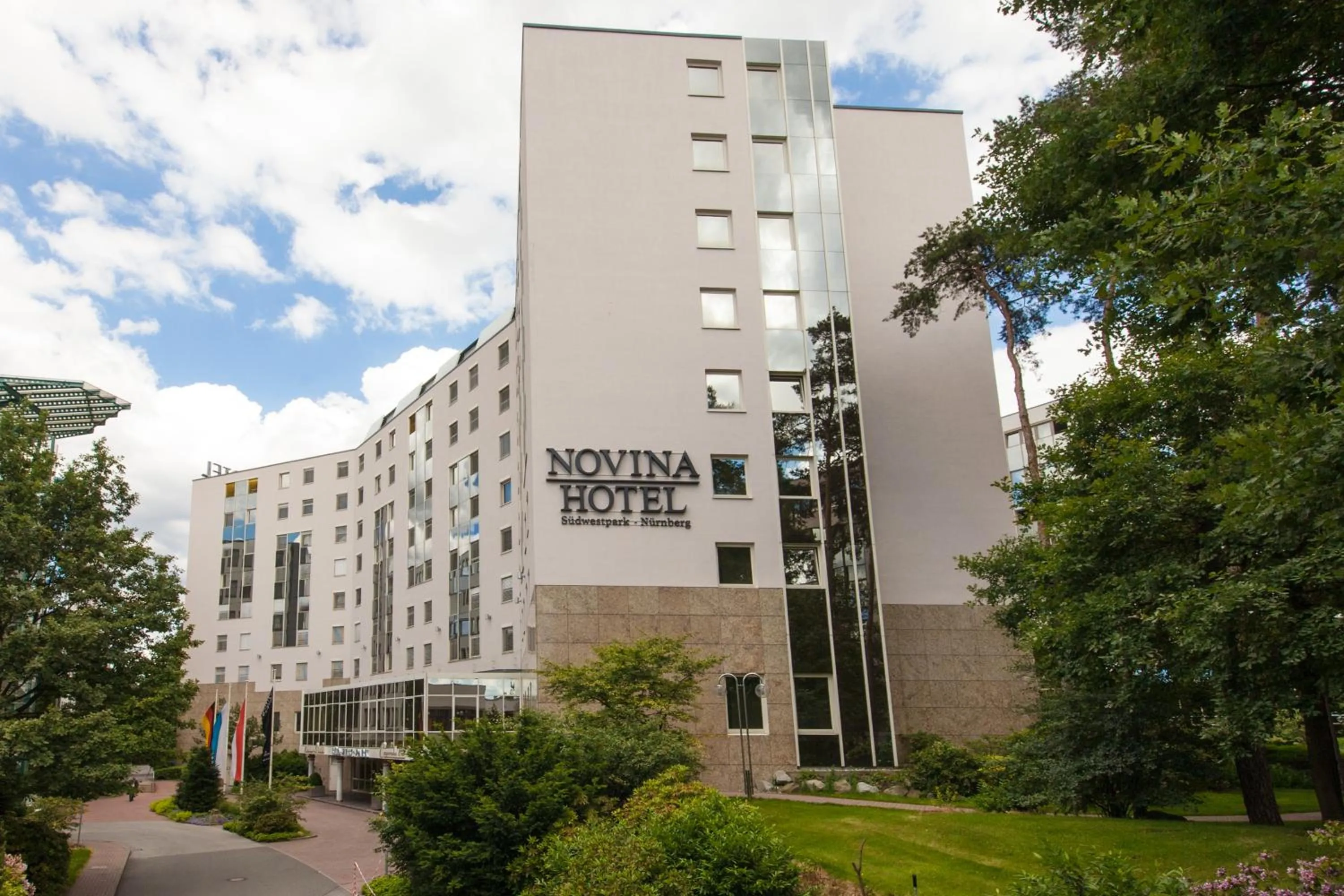 Facade/entrance in NOVINA HOTEL Südwestpark