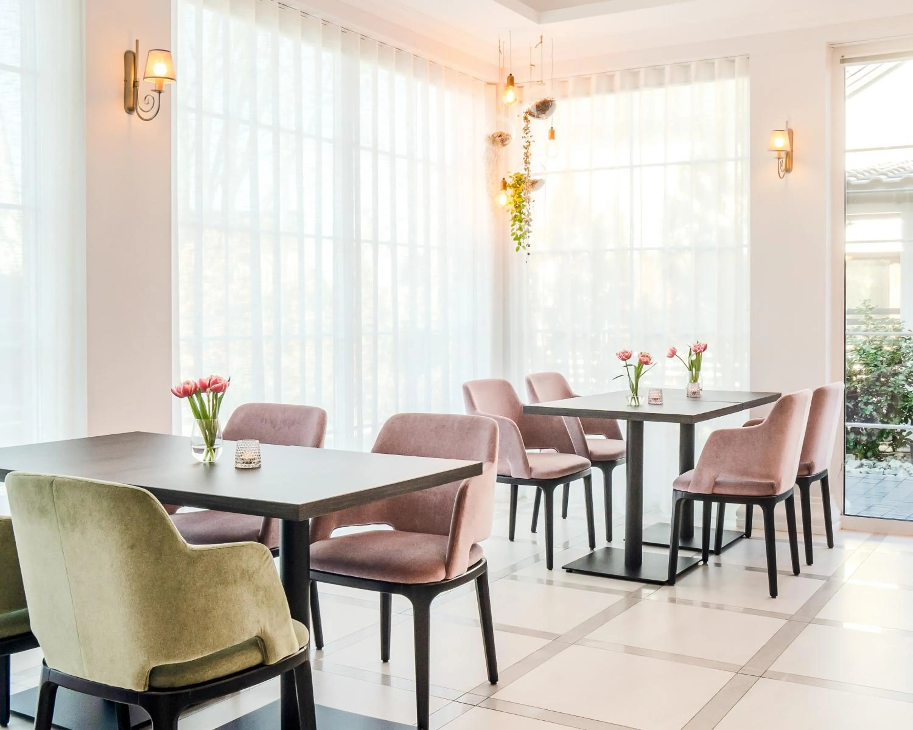 Restaurant/places to eat in Merci Boutique Hotel