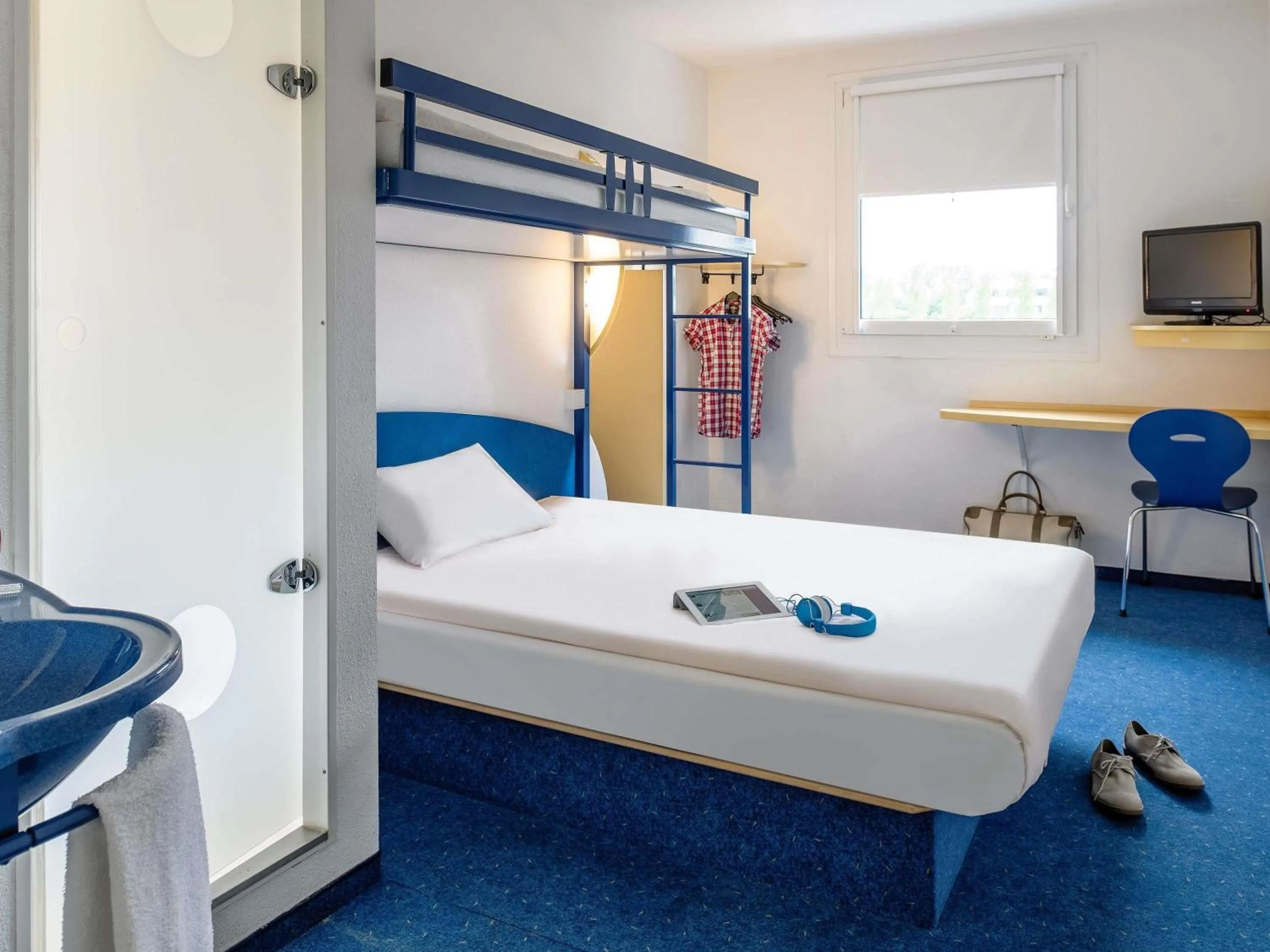 Bedroom, Bed in Ibis budget Hannover Hbf