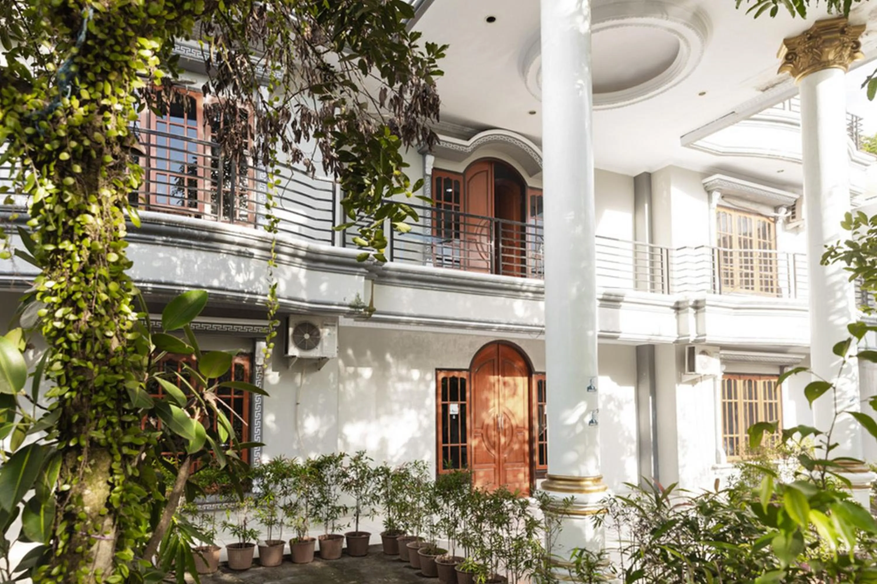 Property building in RedDoorz Plus near Transmart Kairagi Dua manado