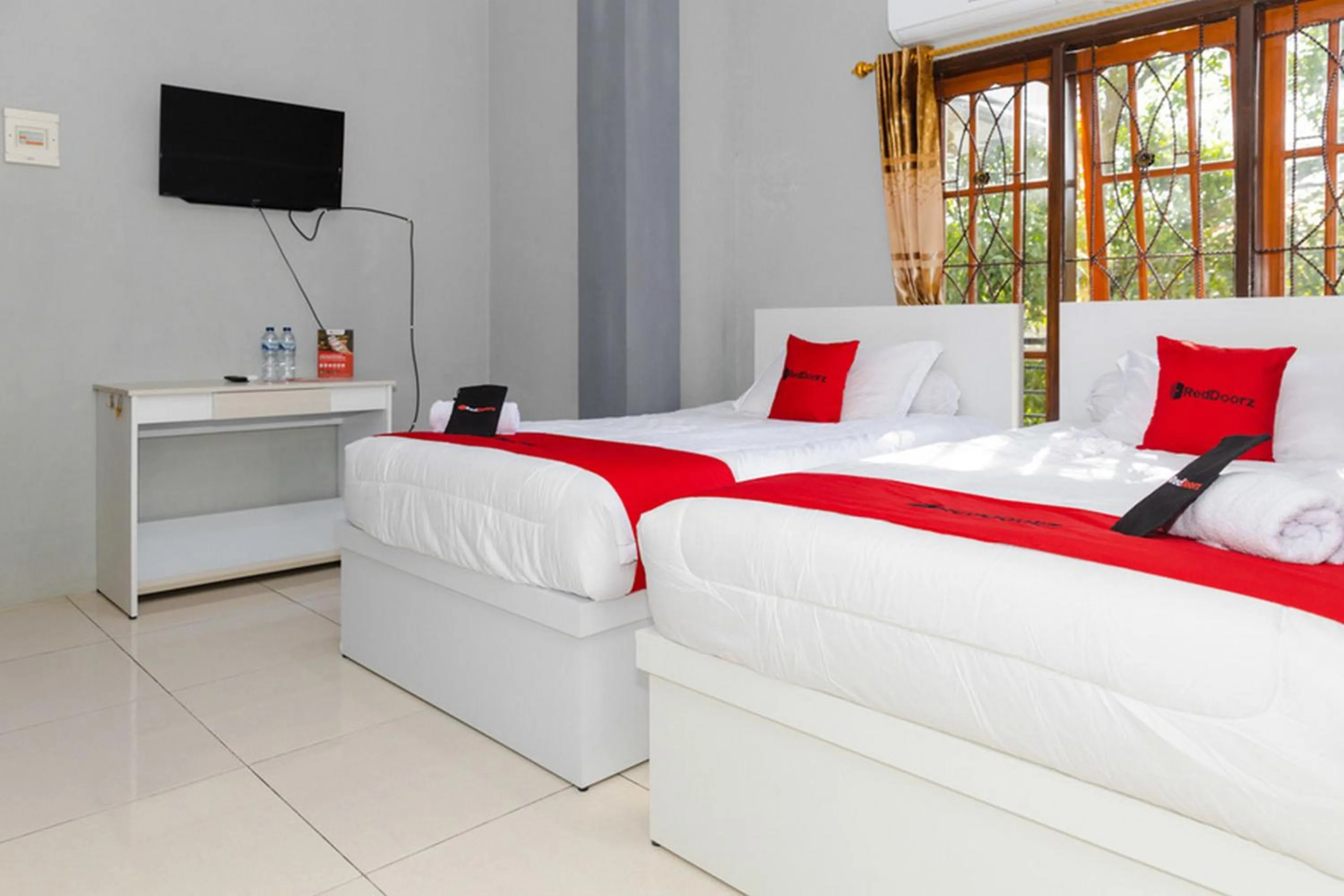 Bed in RedDoorz Plus near Transmart Kairagi Dua manado