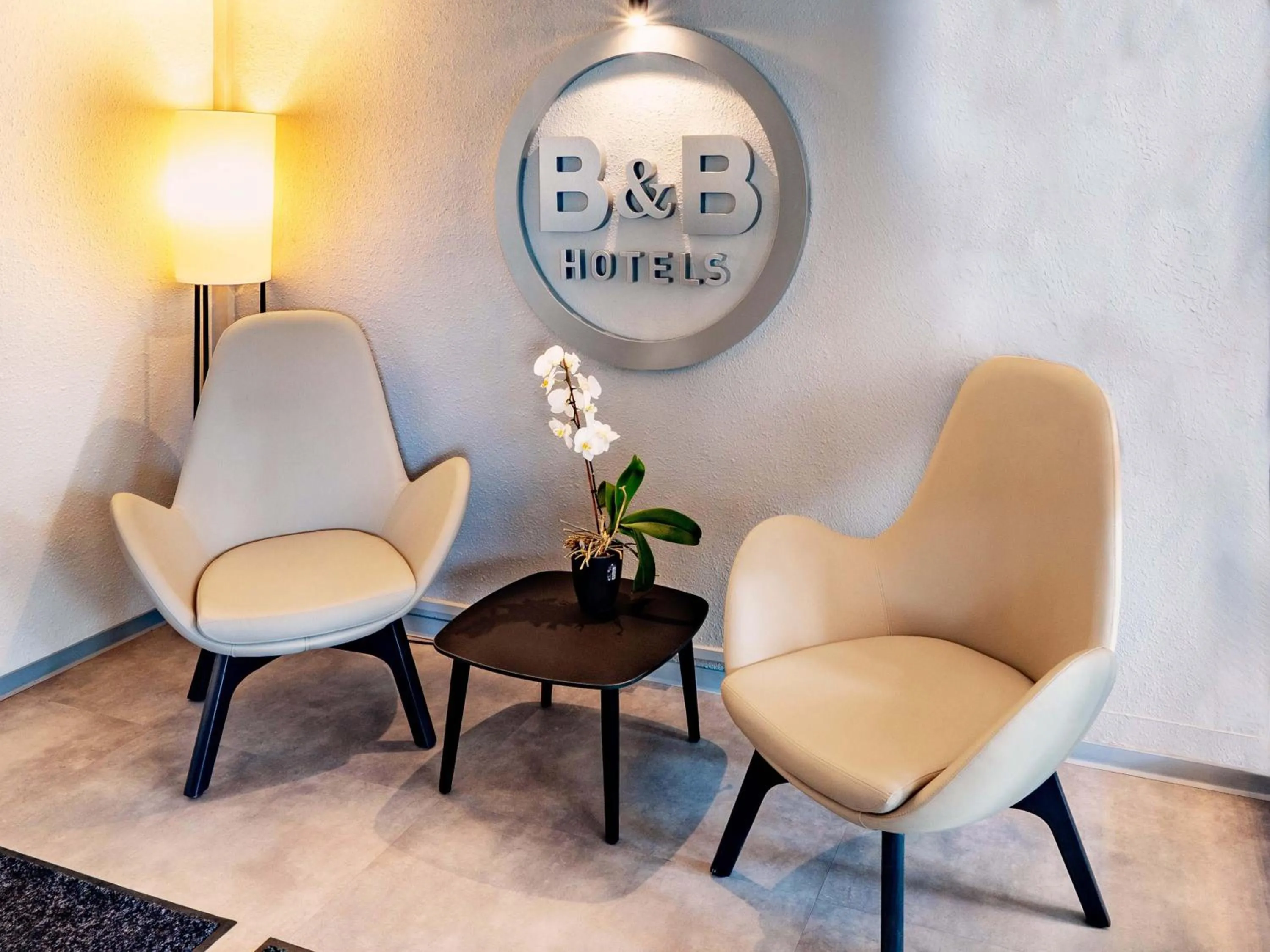 Lobby or reception in B&B HOTEL Hannover-Garbsen