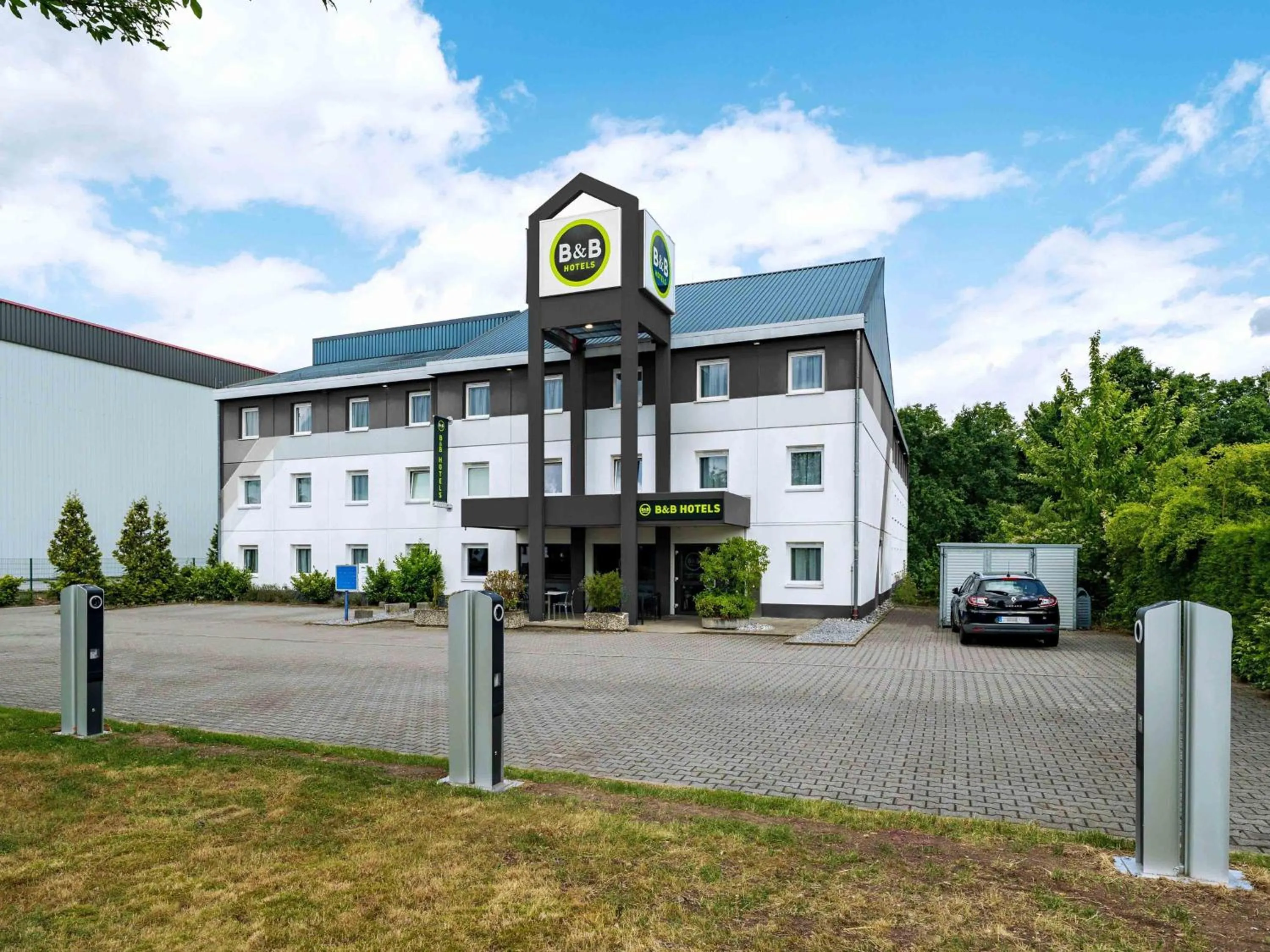 Property building in B&B HOTEL Hannover-Garbsen