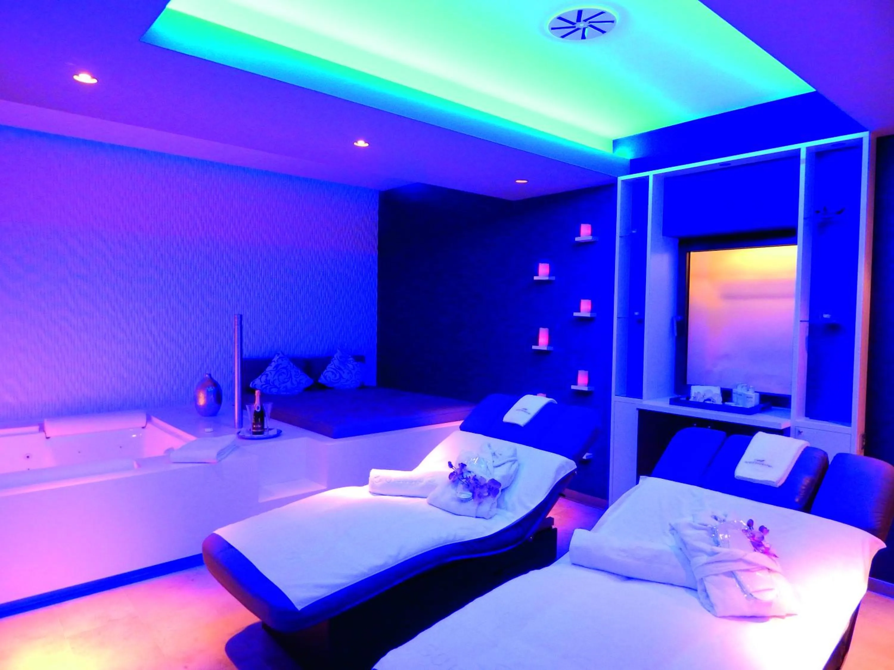 Spa and wellness centre/facilities, Bed in Schlosshotel Kassel