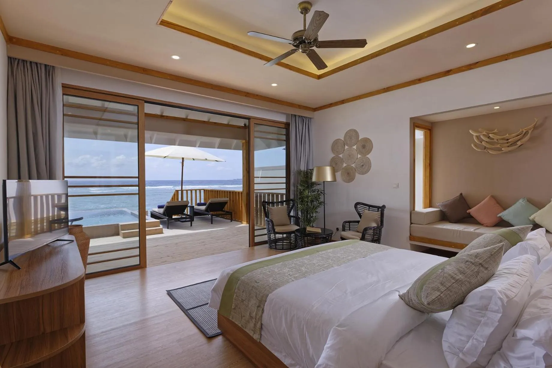Photo of the whole room, Bed in Brennia Kottefaru Maldives