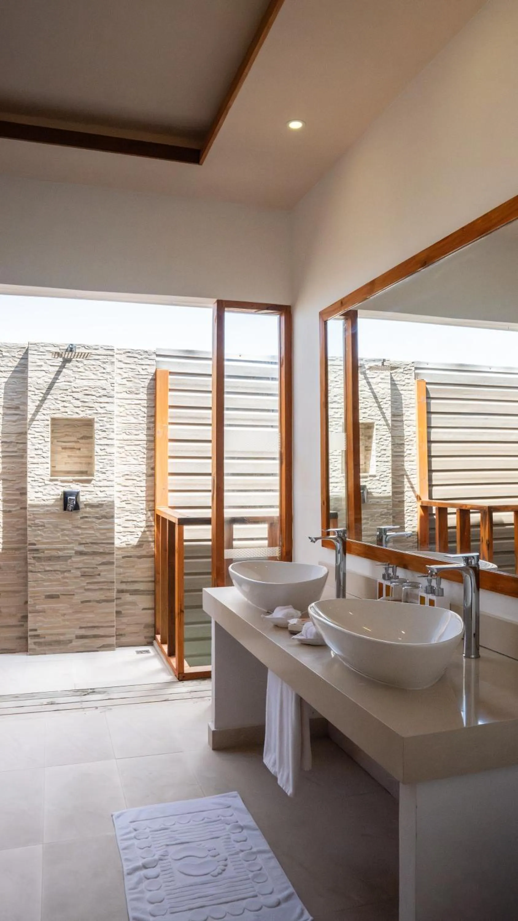 Bathroom in Brennia Kottefaru Maldives