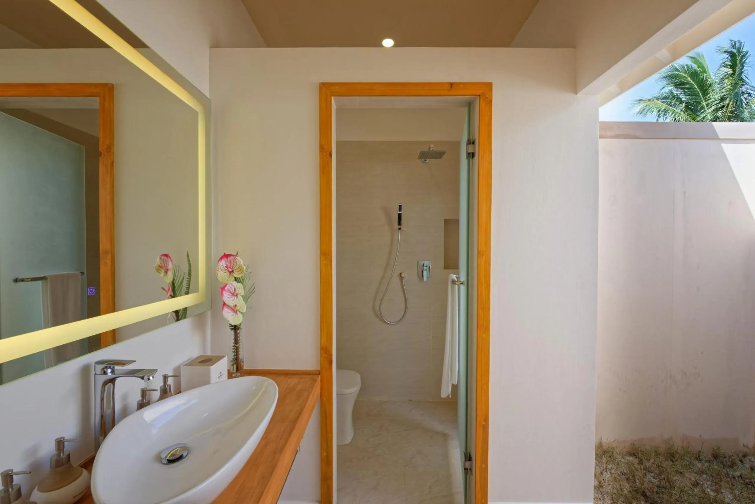 Shower in Brennia Kottefaru Maldives