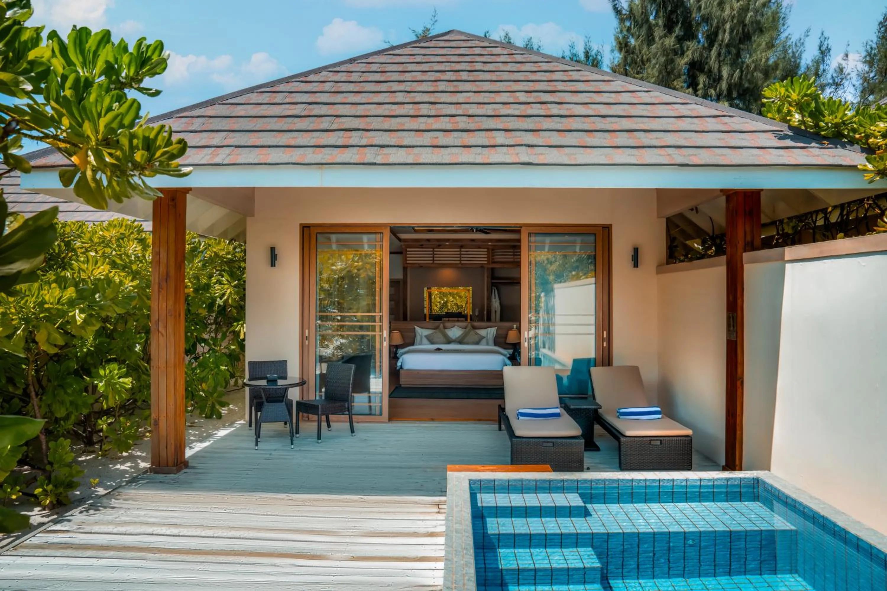 Swimming pool in Brennia Kottefaru Maldives