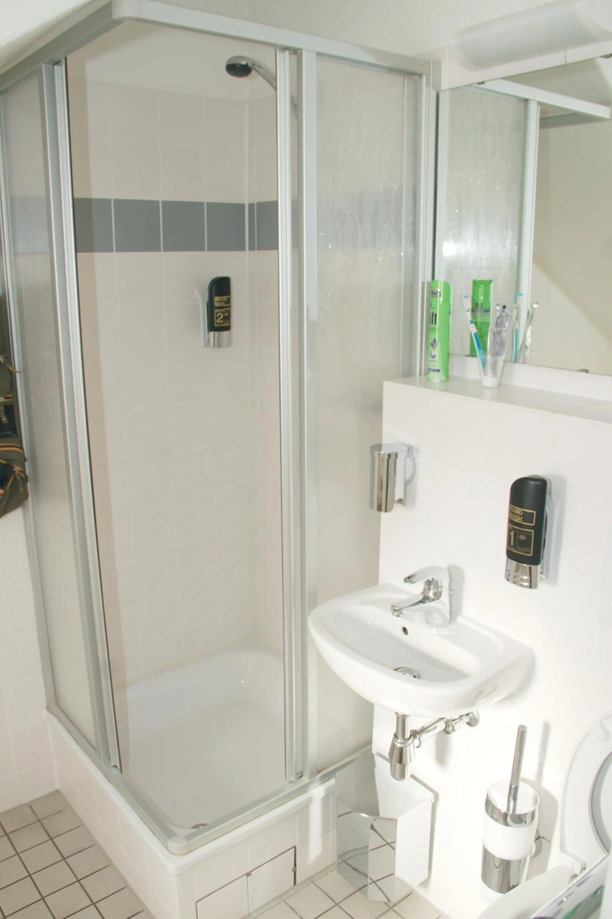 Shower in Hotel Taverne Inos