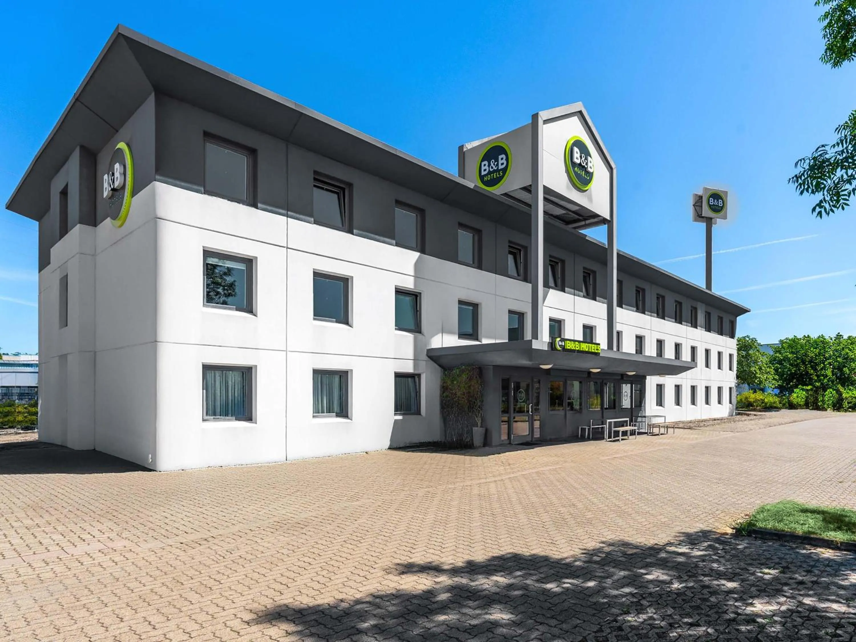 Property building in B&B HOTEL Hannover-Laatzen