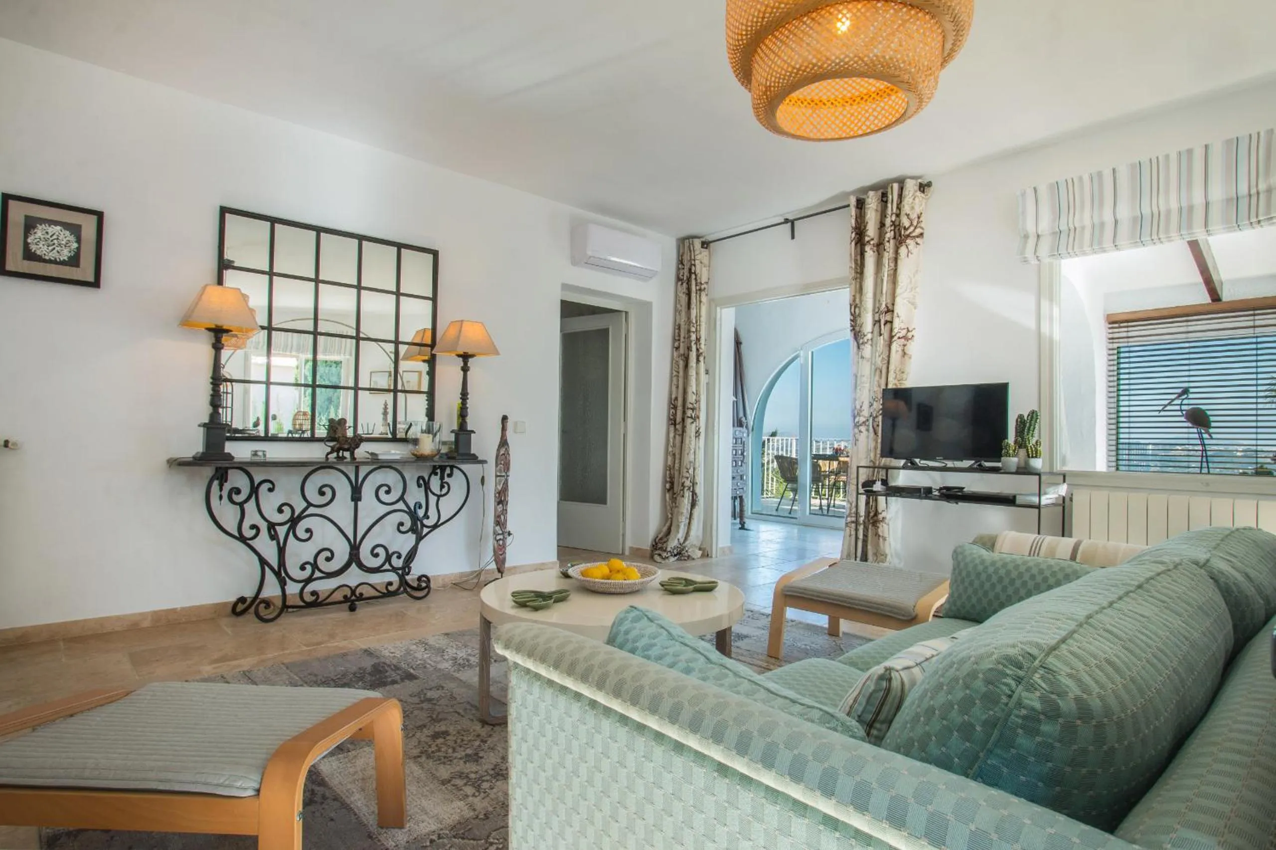 Communal lounge/ TV room in Villa Teranga - PlusHolidays