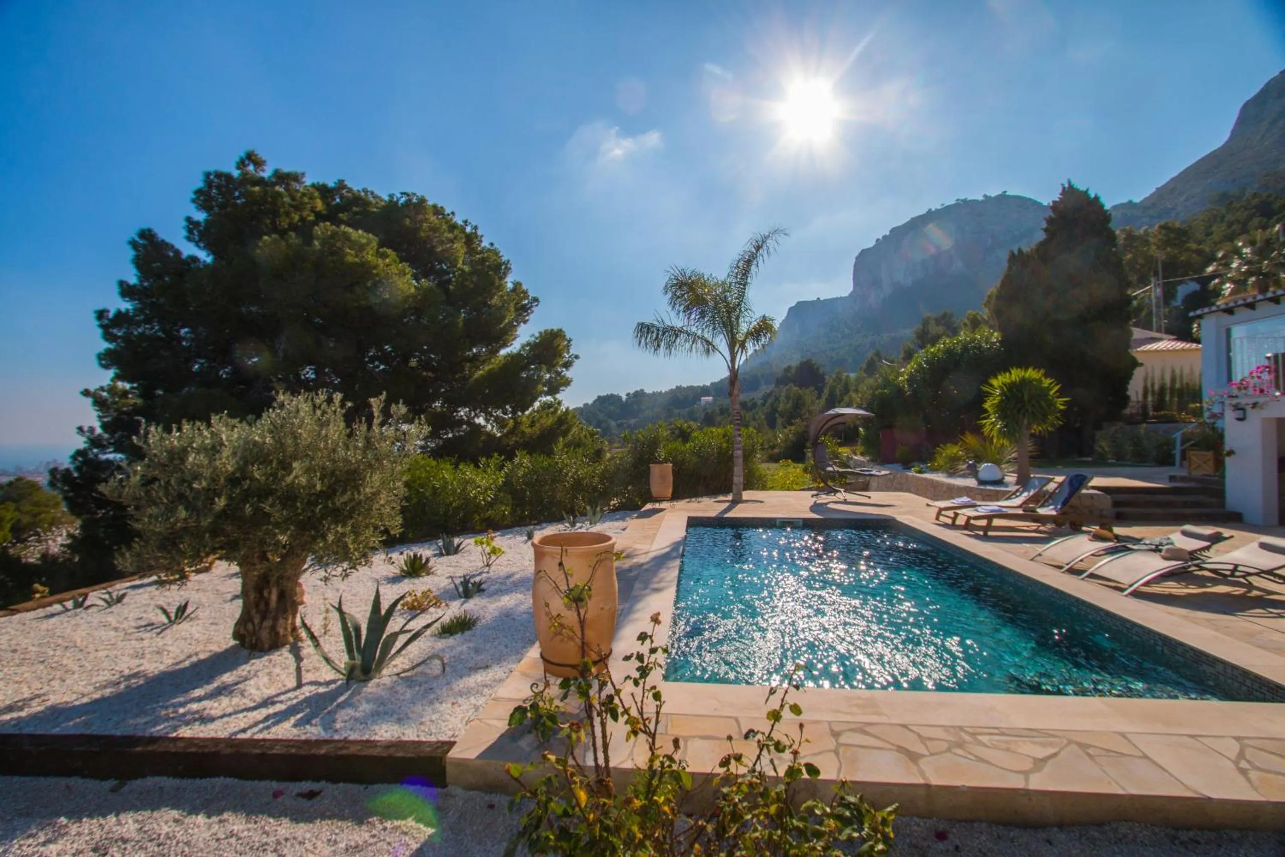 Swimming pool in Villa Teranga - PlusHolidays
