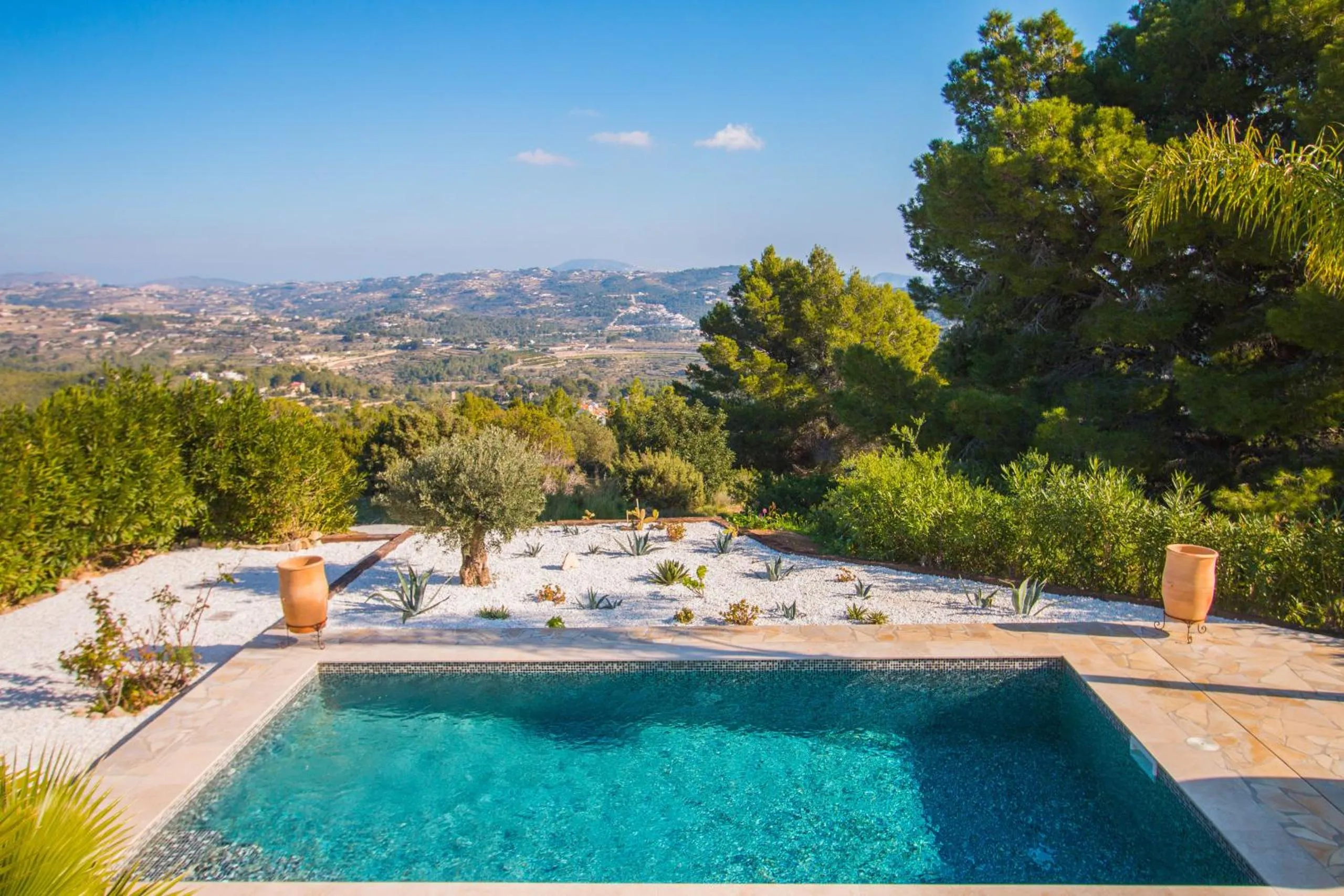 Swimming pool in Villa Teranga - PlusHolidays