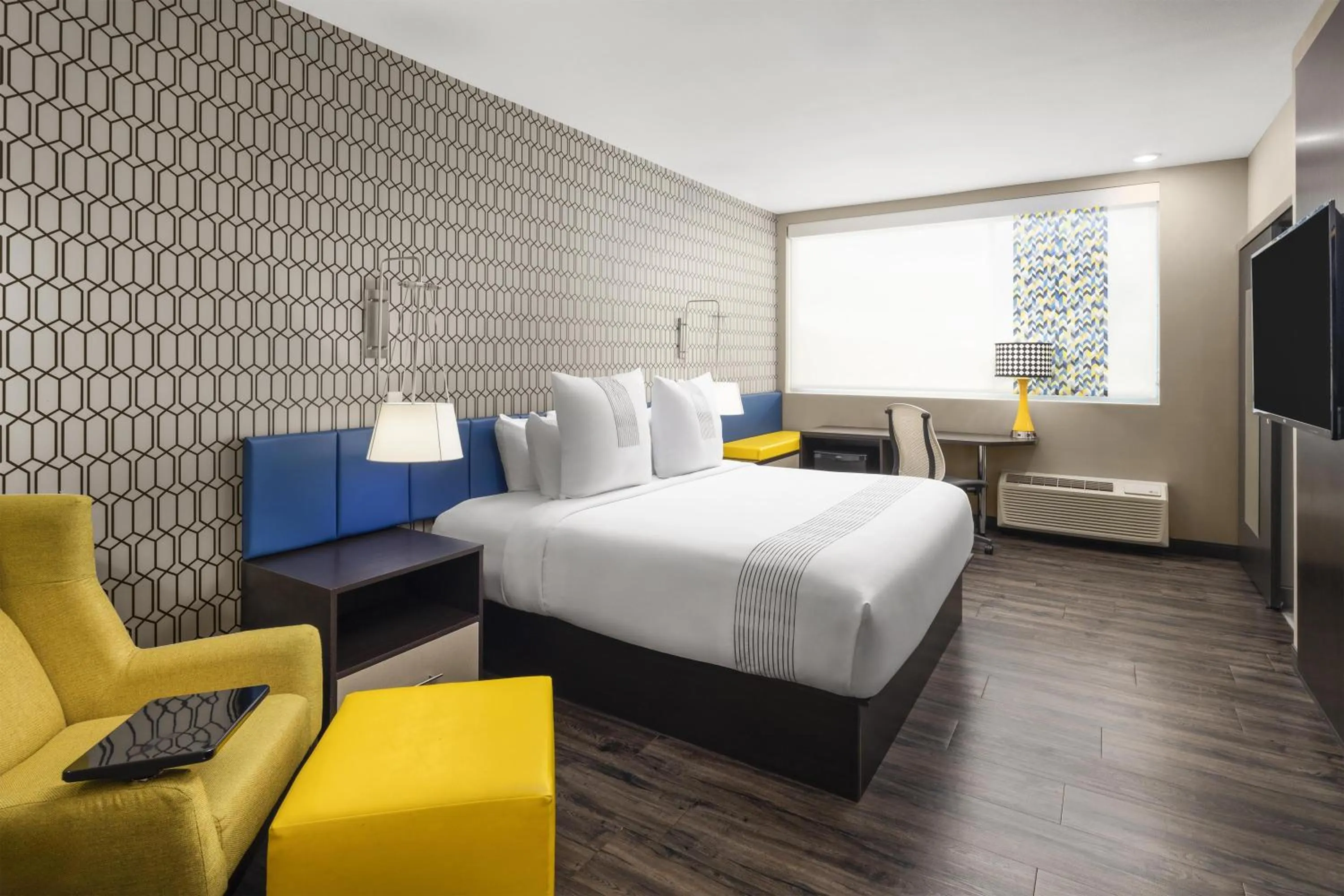 Bedroom, Bed in GLō Best Western Dawley Farms In Sioux Falls