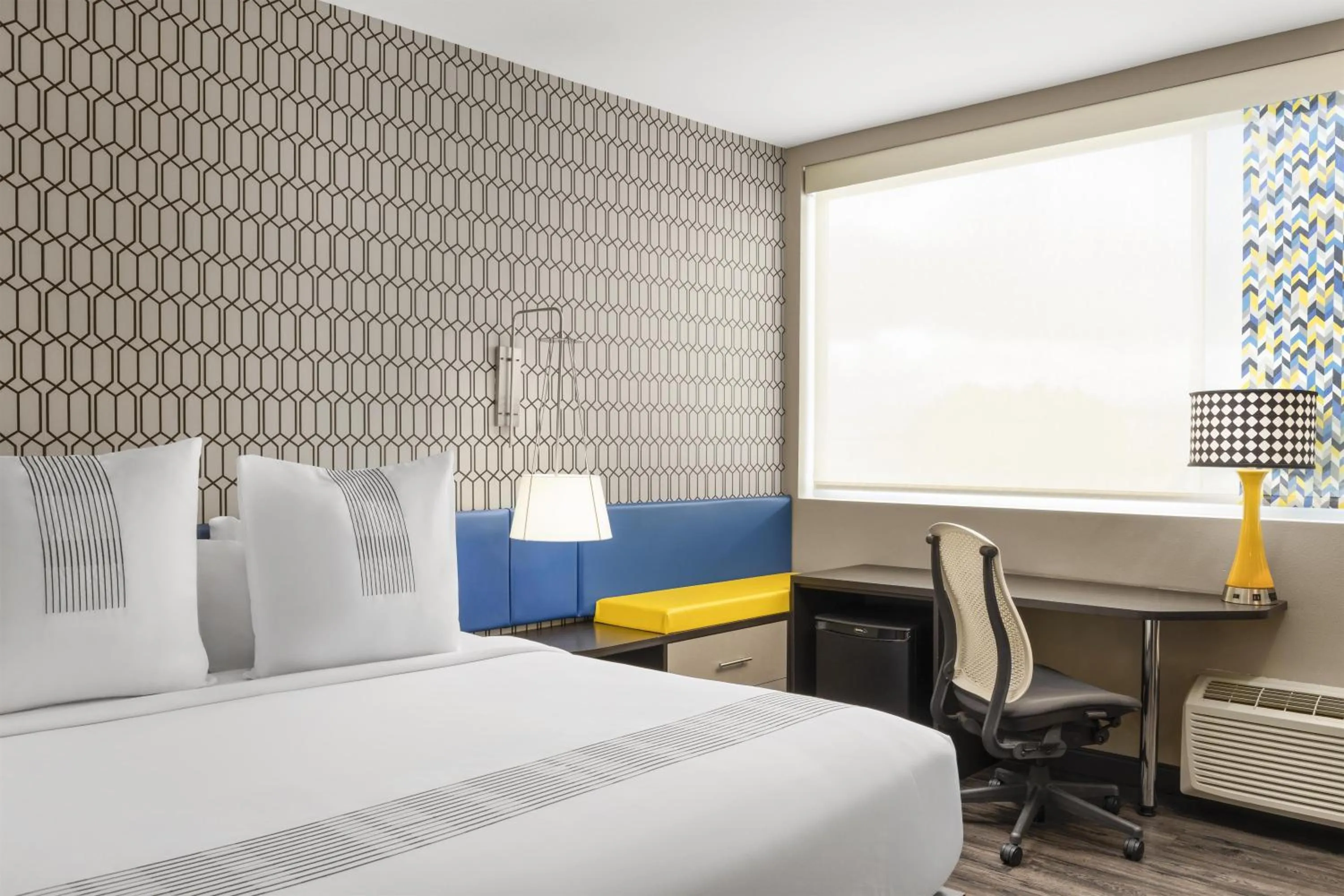 Bedroom, Bed in GLō Best Western Dawley Farms In Sioux Falls