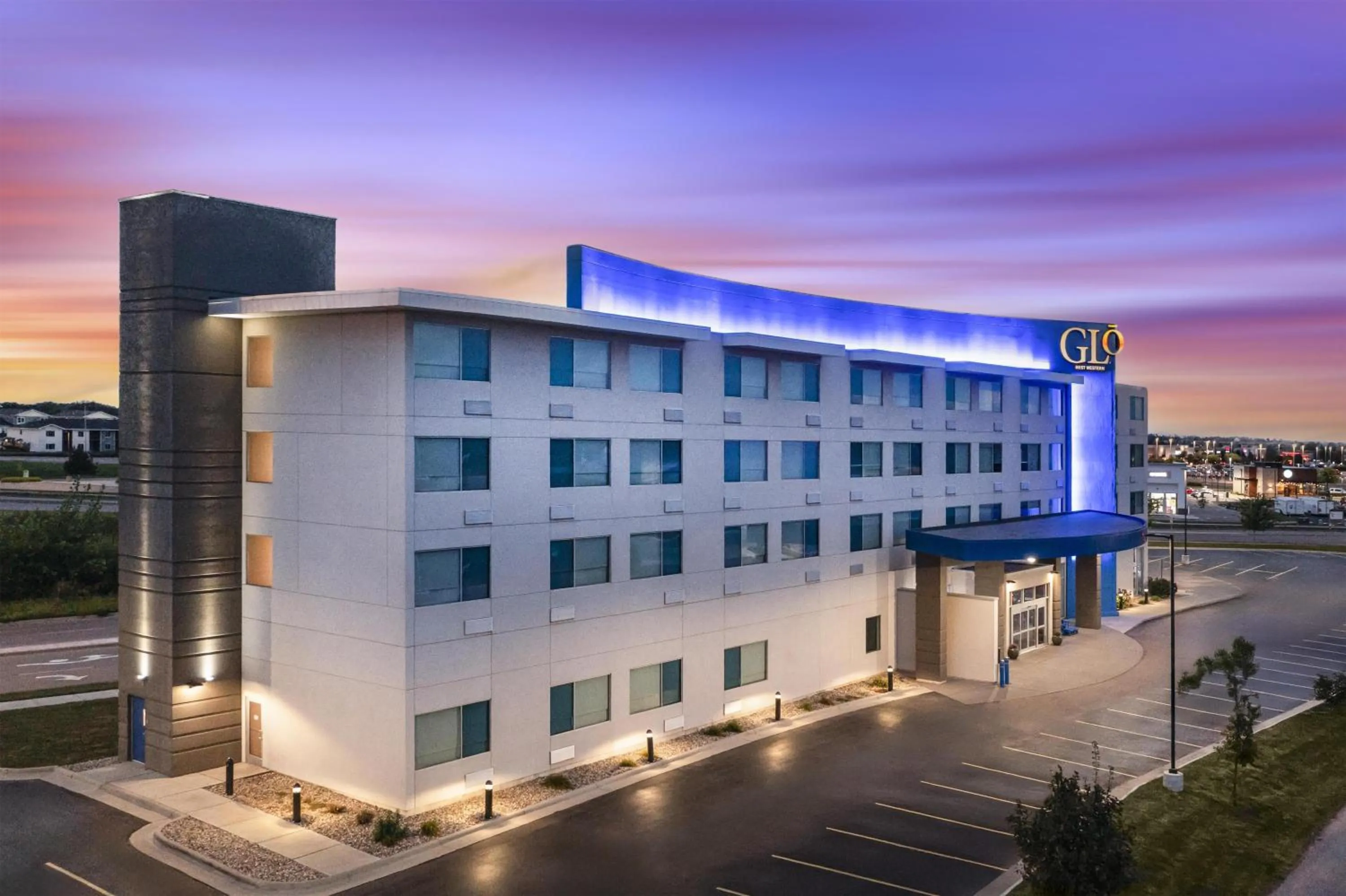 Property building in GLō Best Western Dawley Farms In Sioux Falls