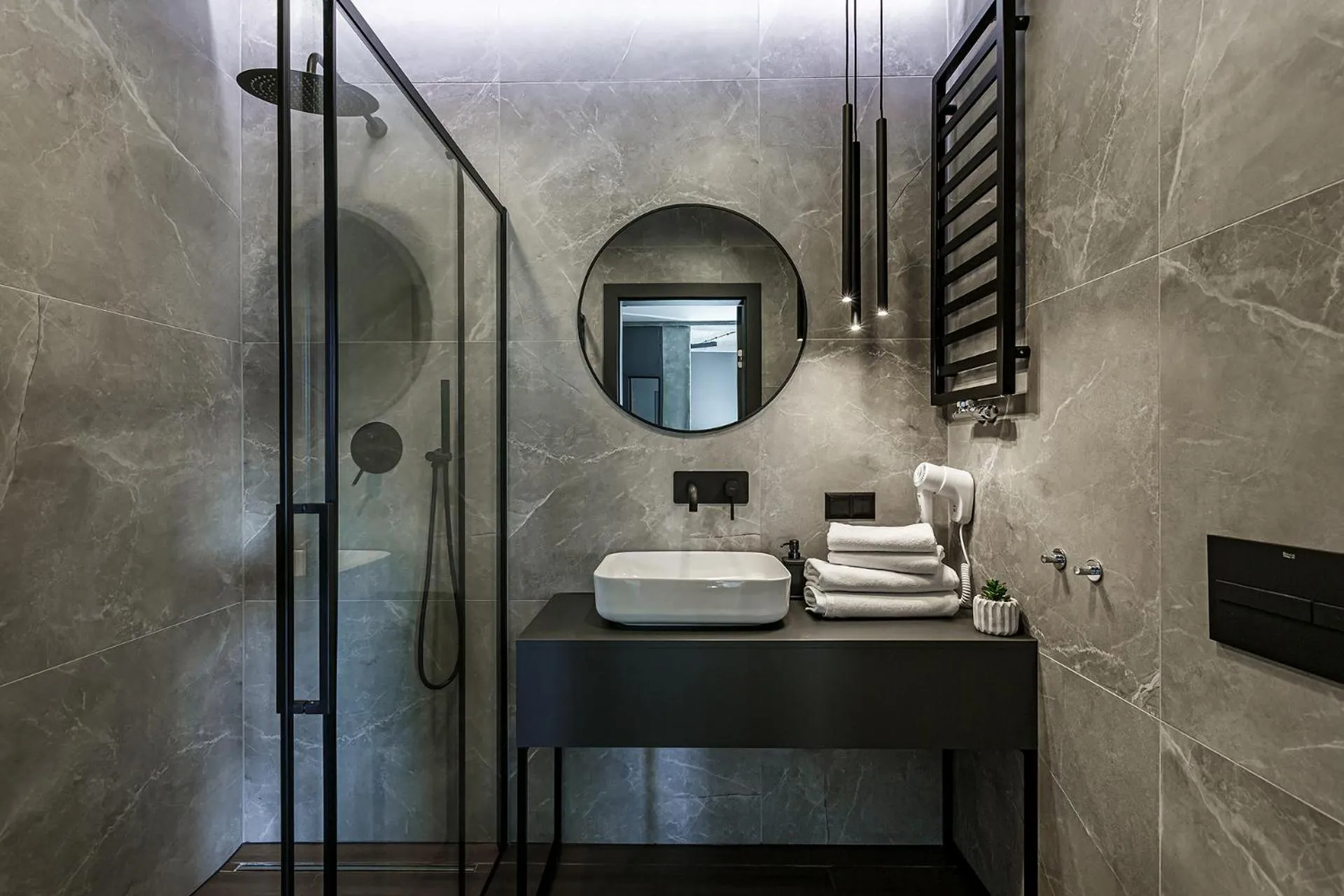Shower in Homewell Boutique Apartments Stare Miasto