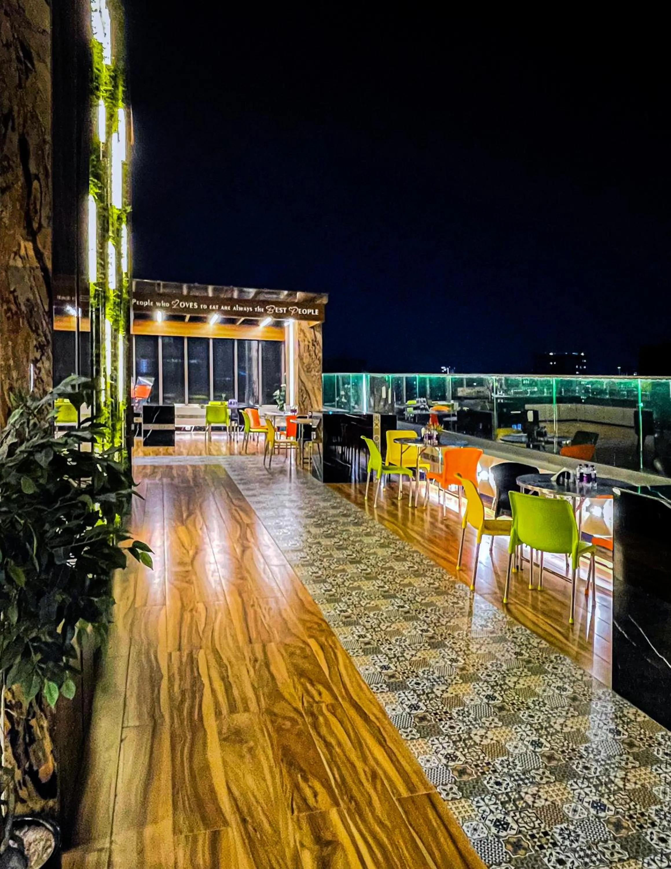 Restaurant/places to eat in Hotel Auris & Banquets, Mumbai International Airport