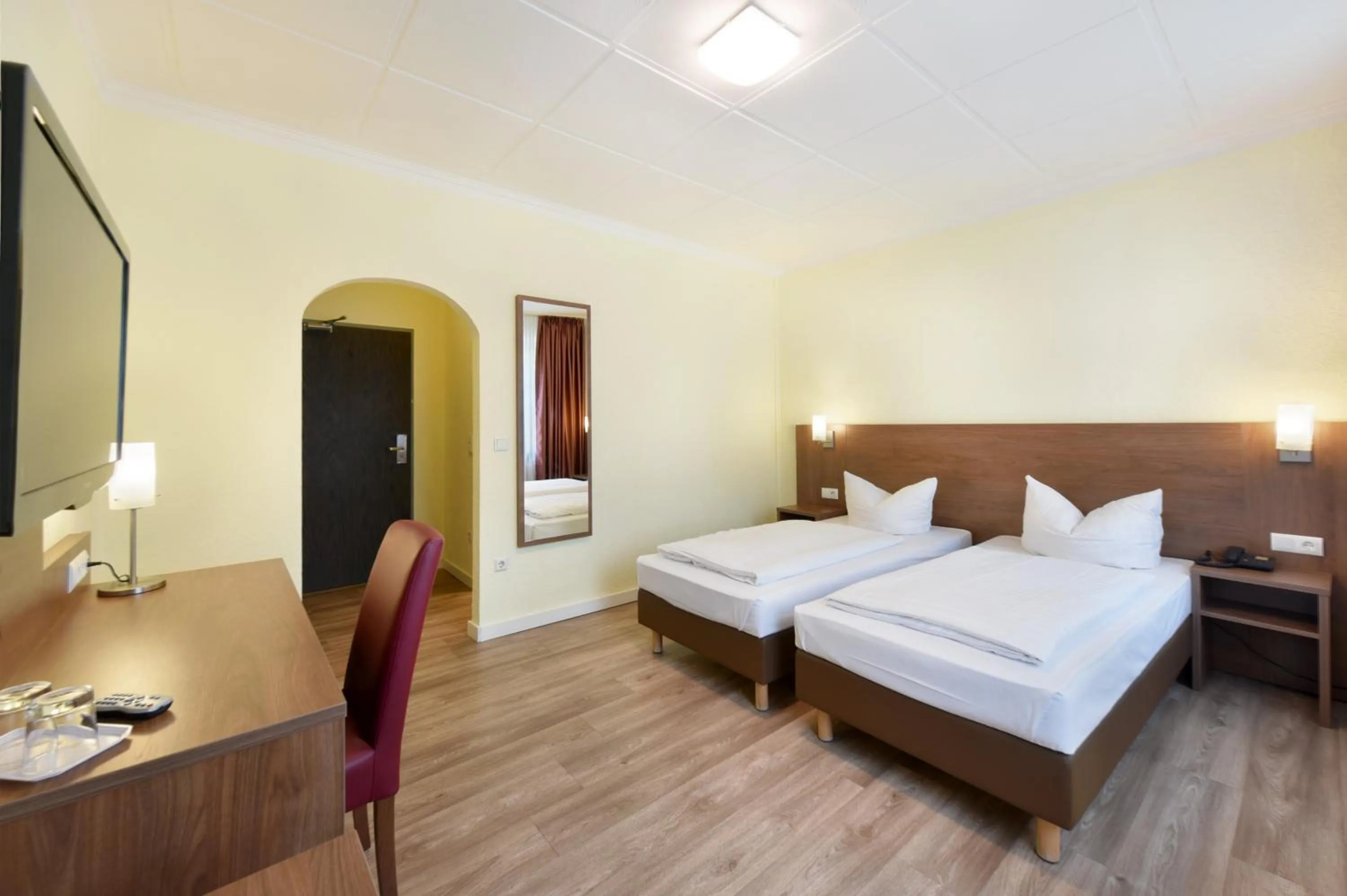 Photo of the whole room, Bed in Hotel Schumacher Düsseldorf