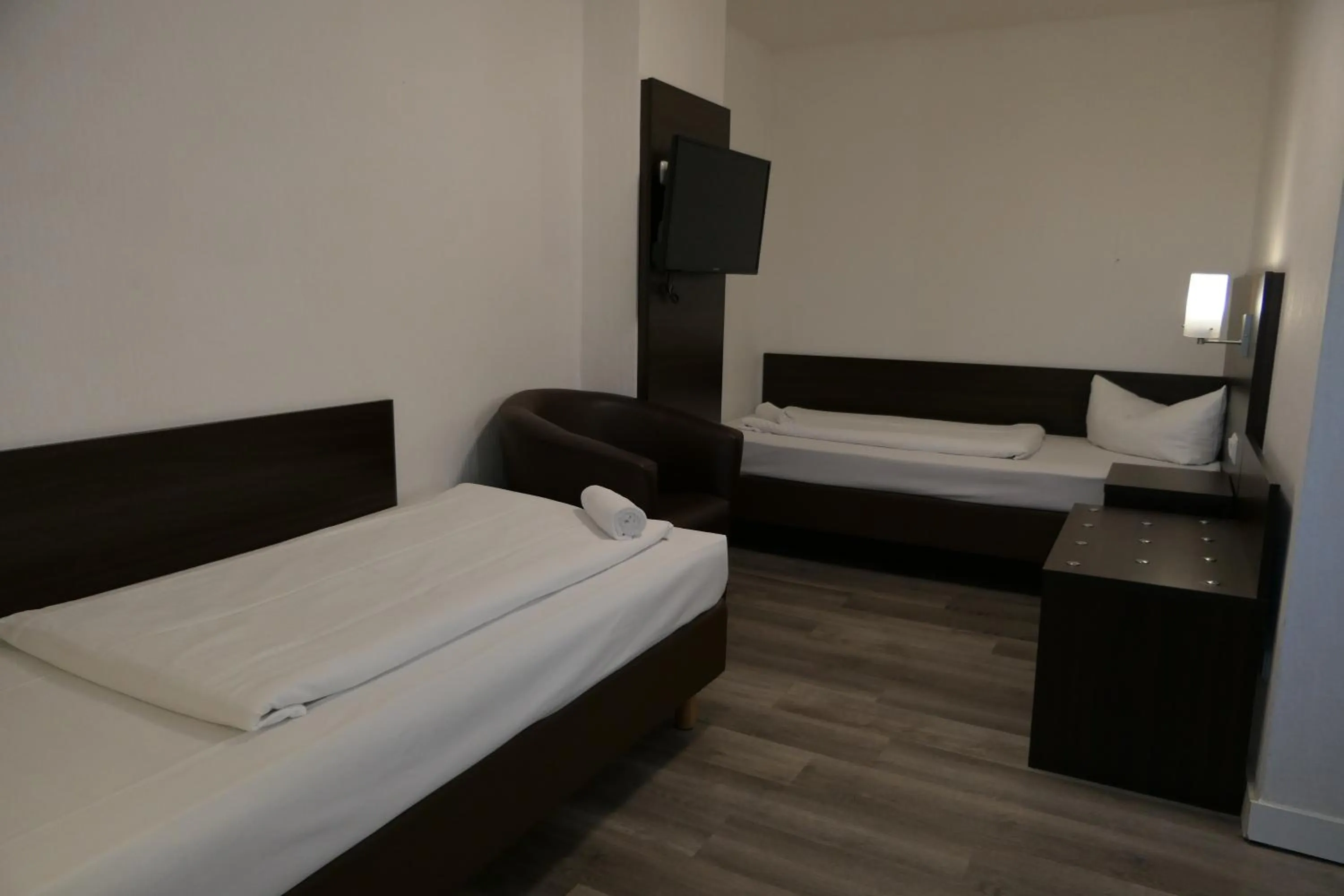 Photo of the whole room, Bed in Hotel Schumacher Düsseldorf