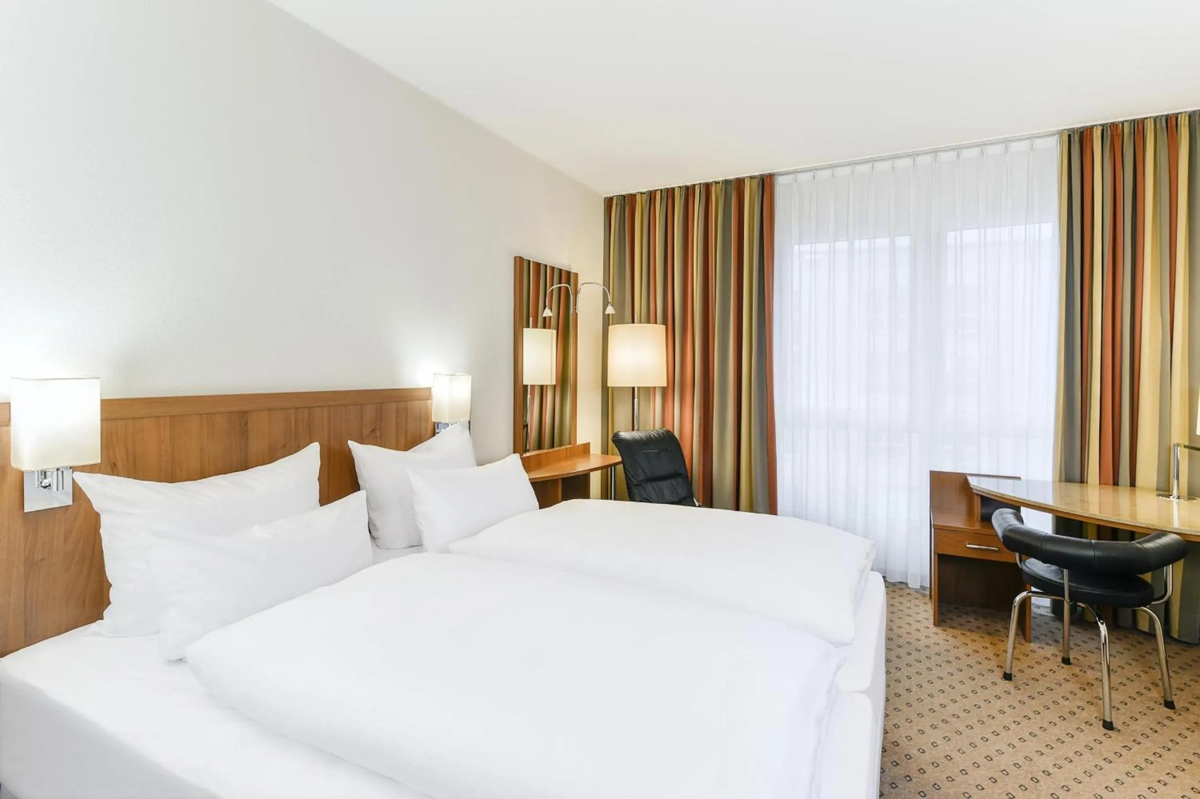 Bedroom, Bed in NH München Ost Conference Center