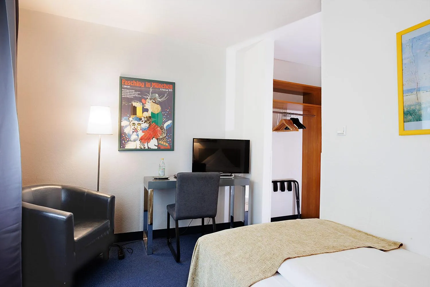 Photo of the whole room, Bed in Hotel Nymphenburg City - München