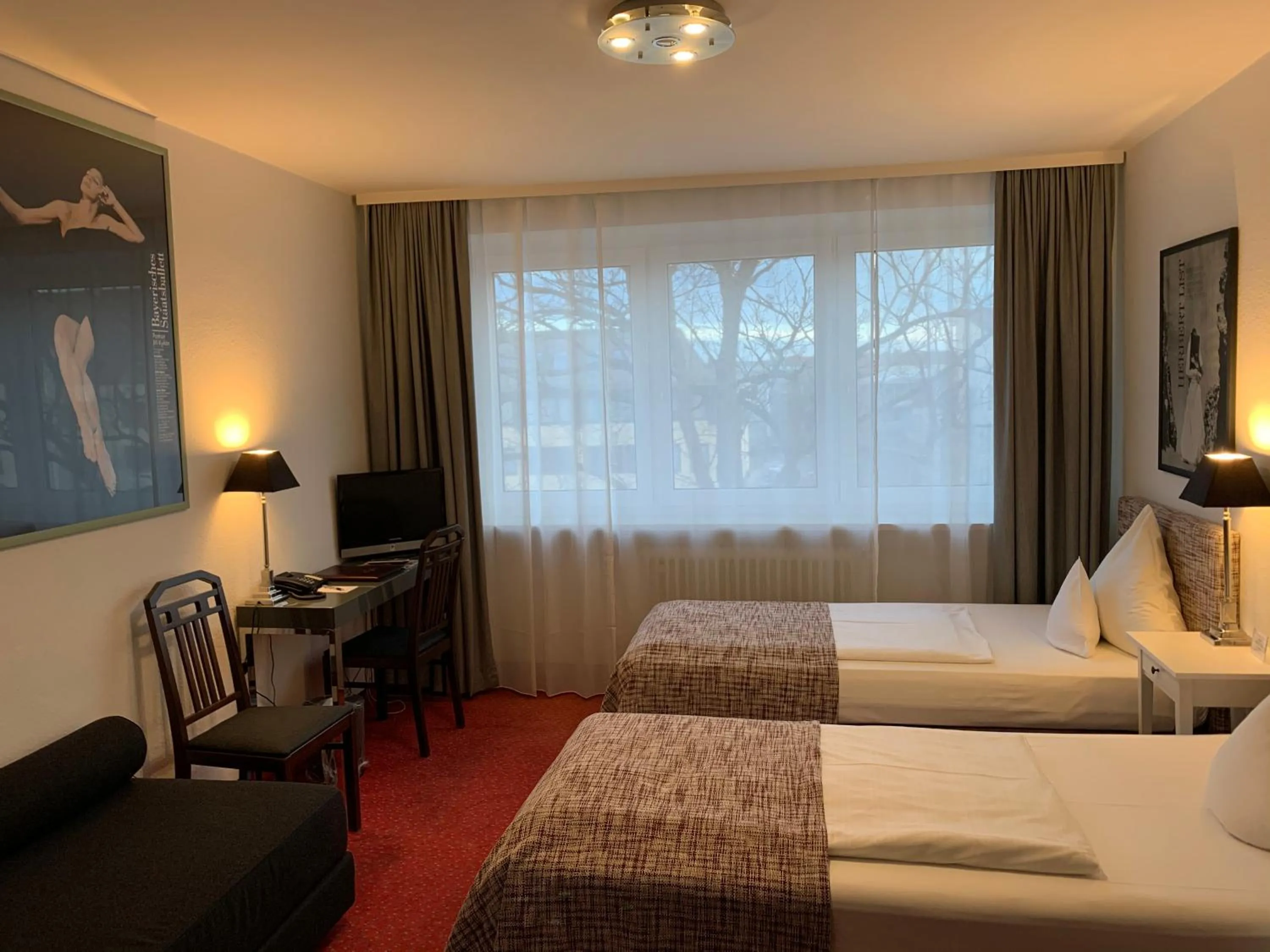 Photo of the whole room, Bed in Hotel Nymphenburg City - München