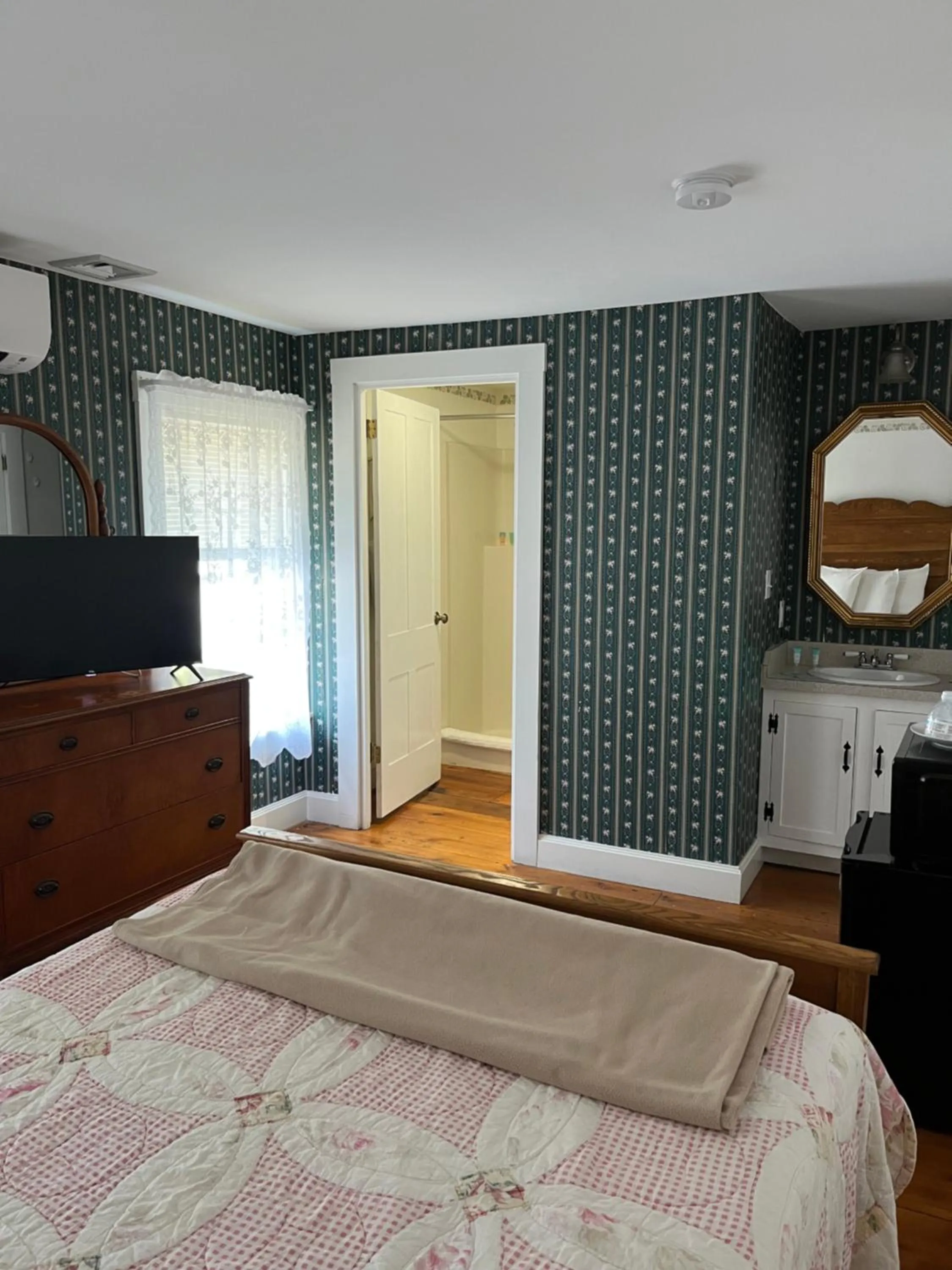 Bed in Old Orchard Beach Inn