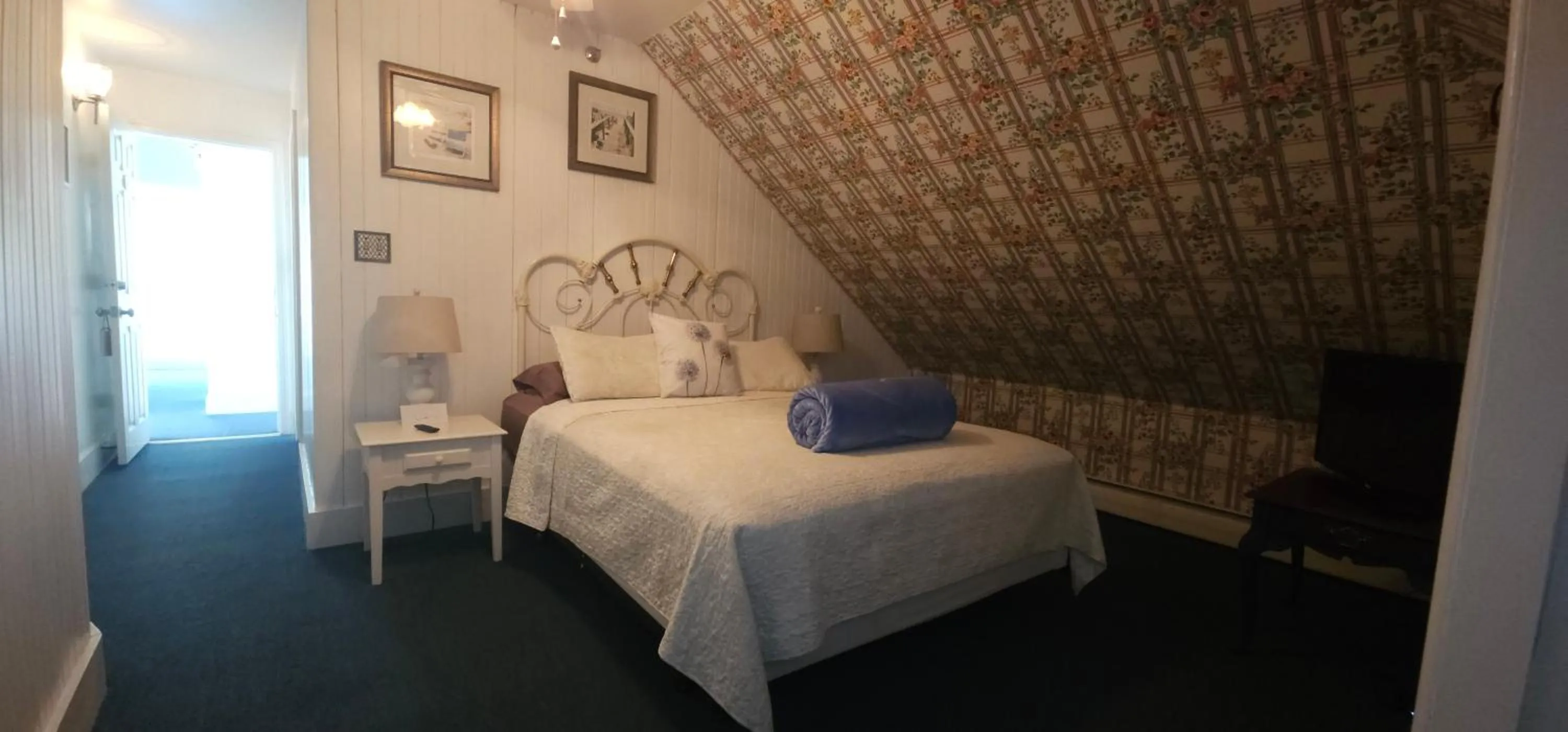 Bed in Old Orchard Beach Inn