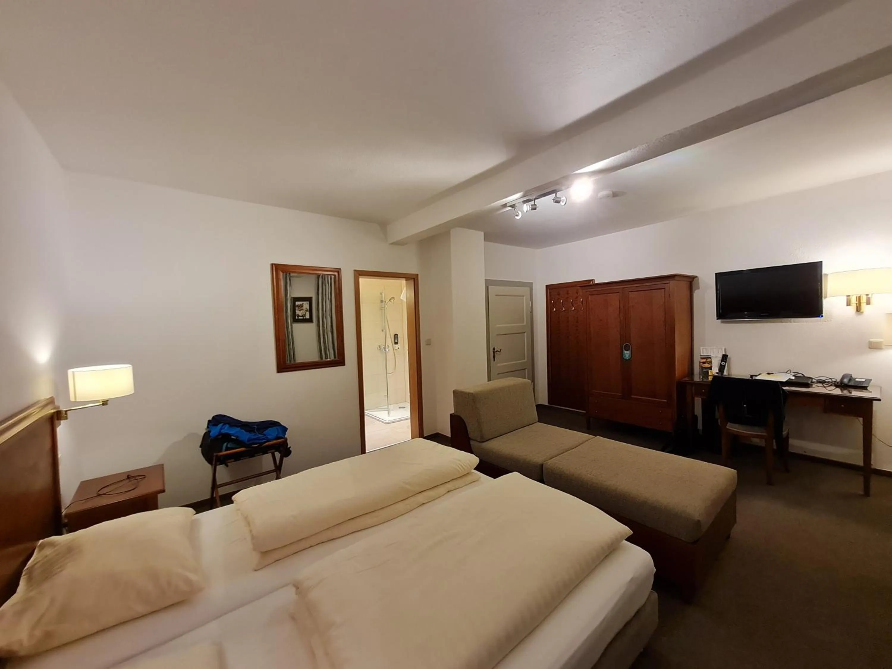 Bed in Hotel Waldquelle - Baumhaushotel Aerzen