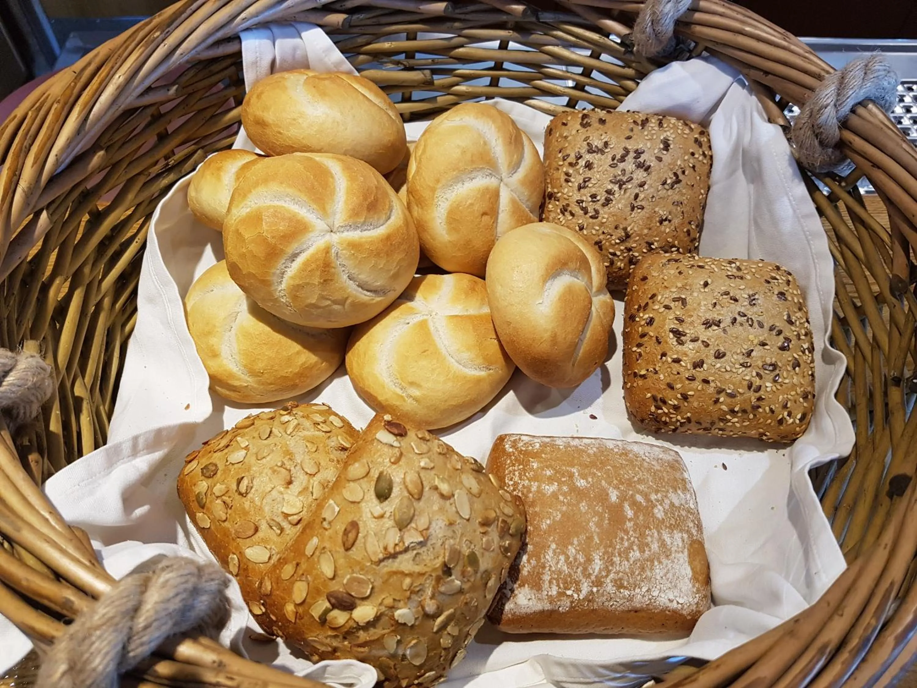 Breakfast in Hotel Waldquelle - Baumhaushotel Aerzen