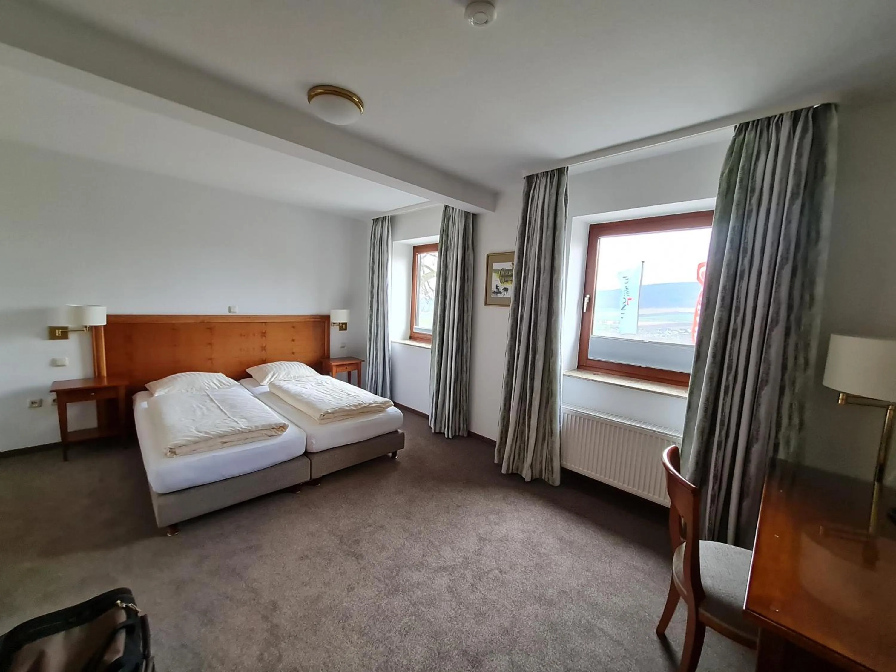 Photo of the whole room, Bed in Hotel Waldquelle - Baumhaushotel Aerzen