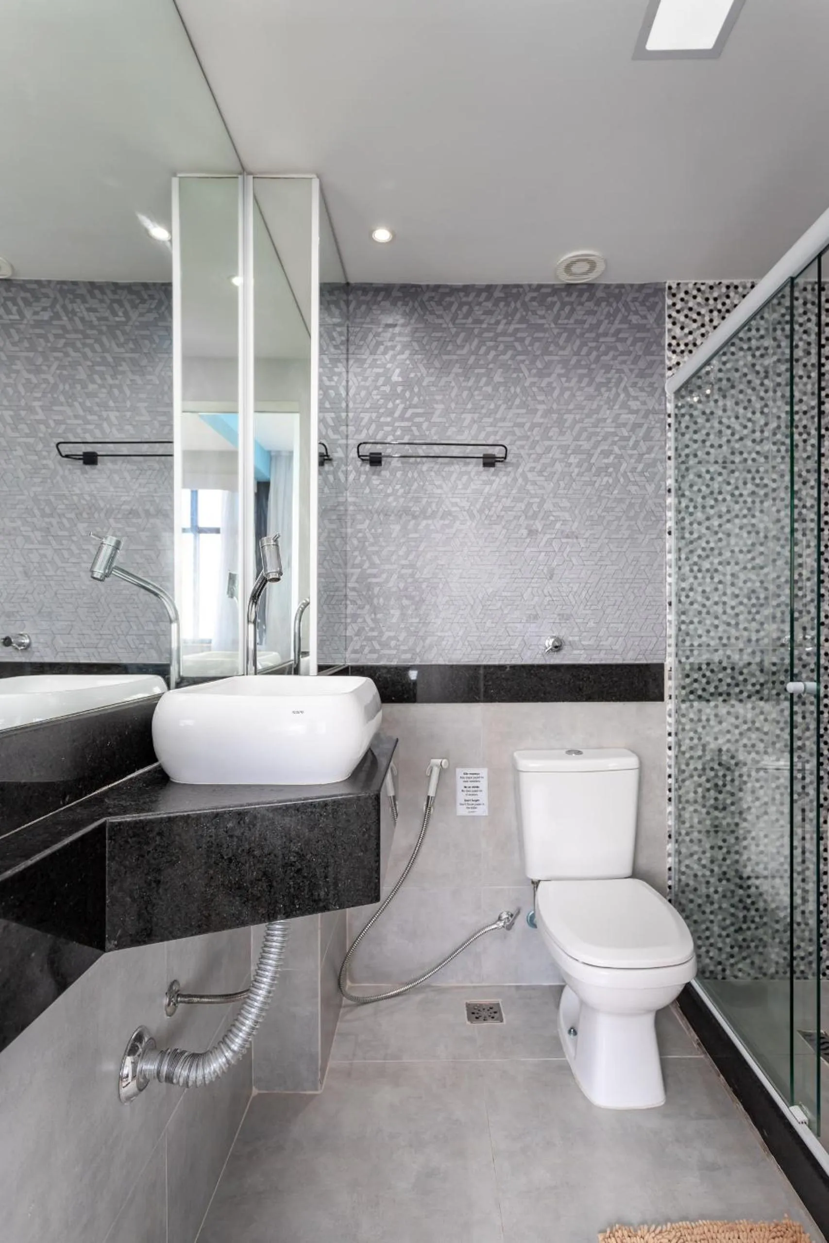 Bathroom in Vista da praia de Copacabana - NSC1006 Z3