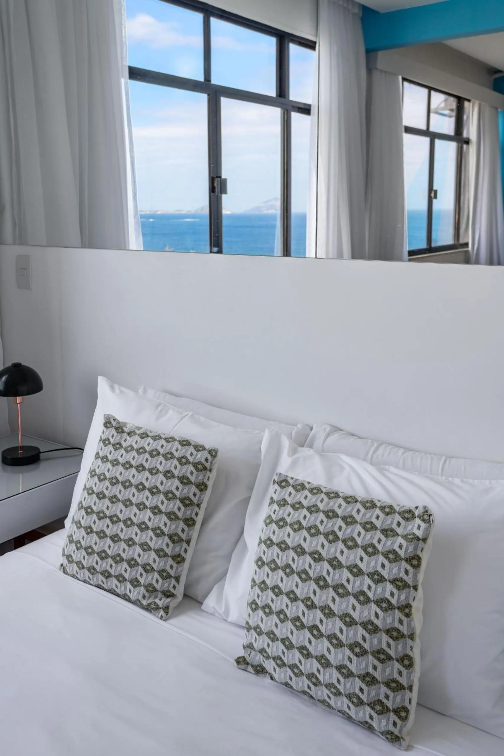 Bed in Vista da praia de Copacabana - NSC1006 Z3