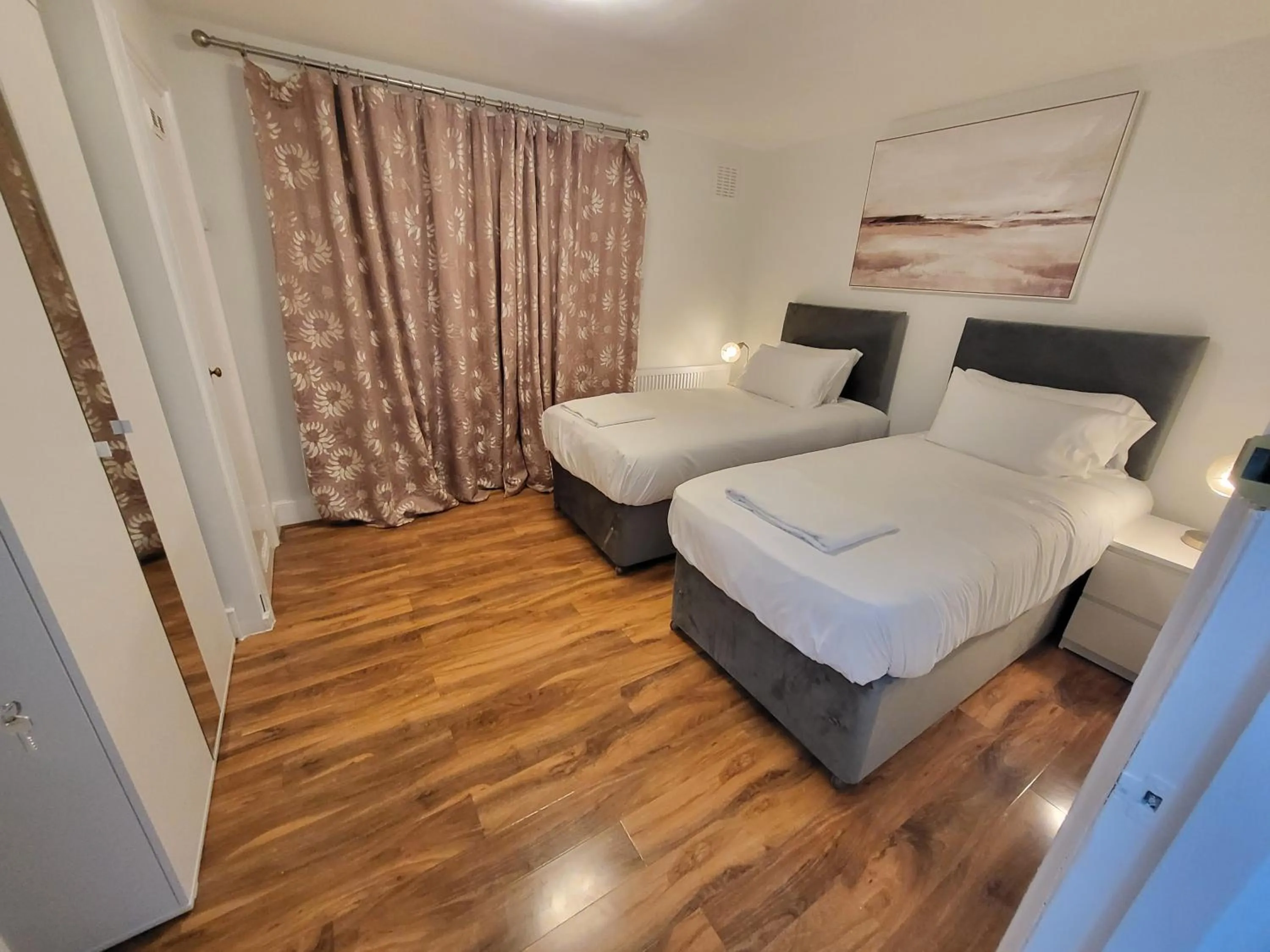 Bedroom, Bed in London City Modern Apartment, Woolwich