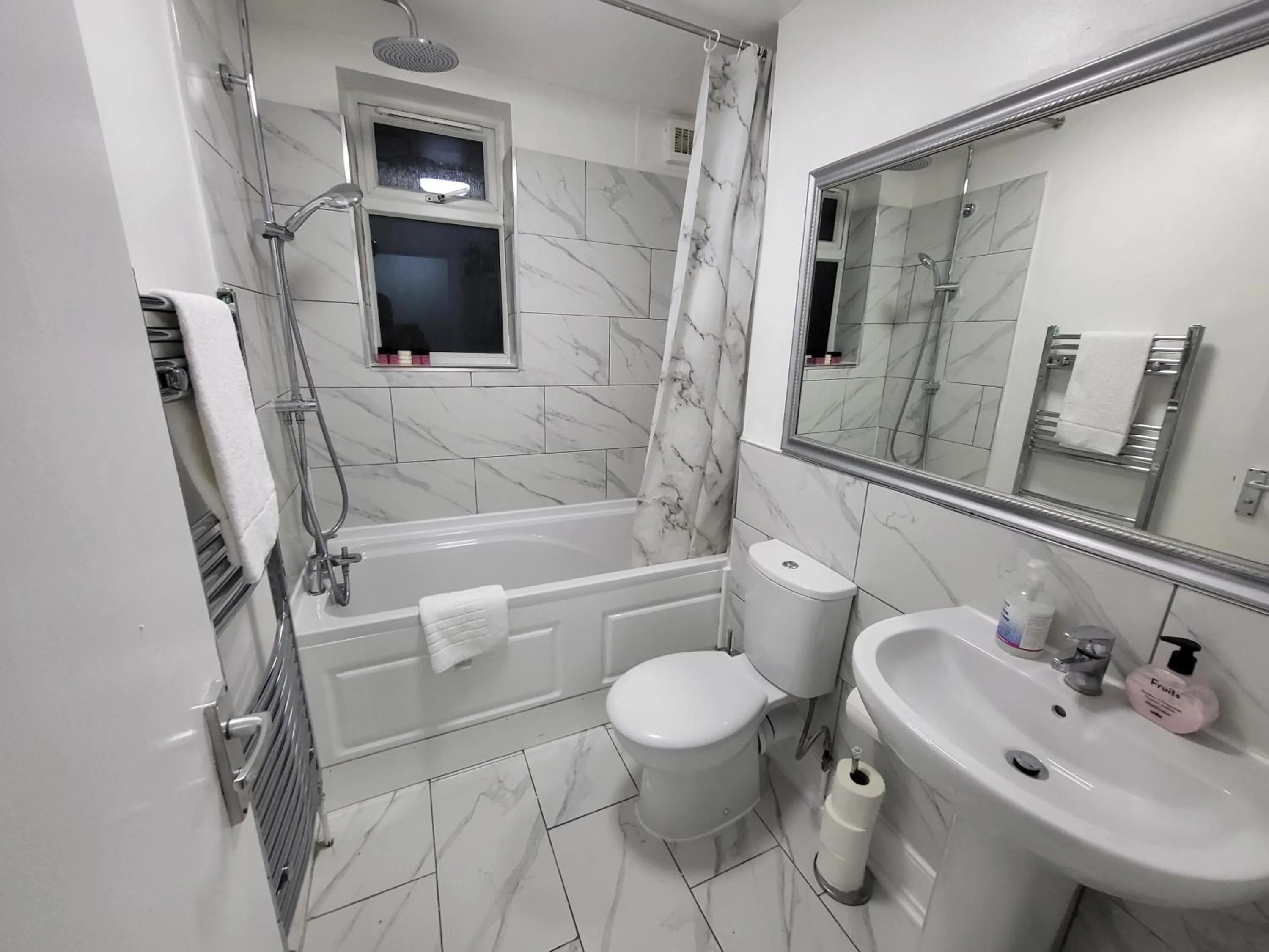Bathroom in London City Modern Apartment, Woolwich